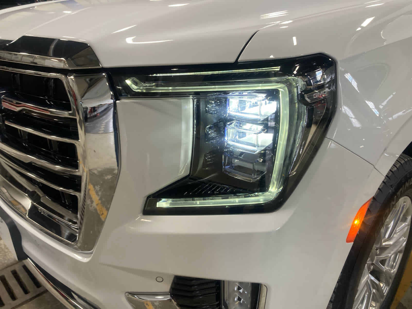 2024 GMC Yukon SLT