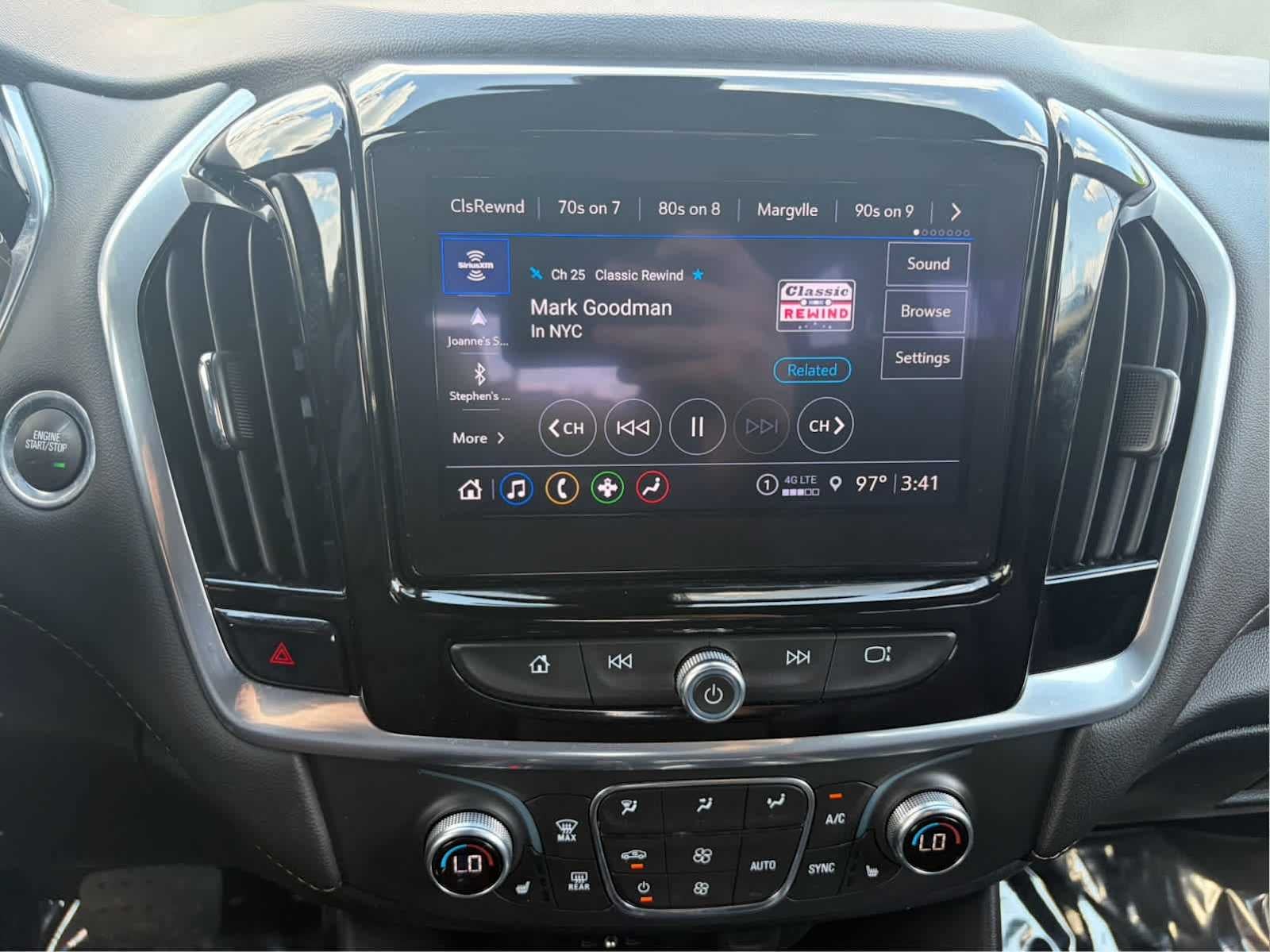 2023 Chevrolet Traverse LT Leather