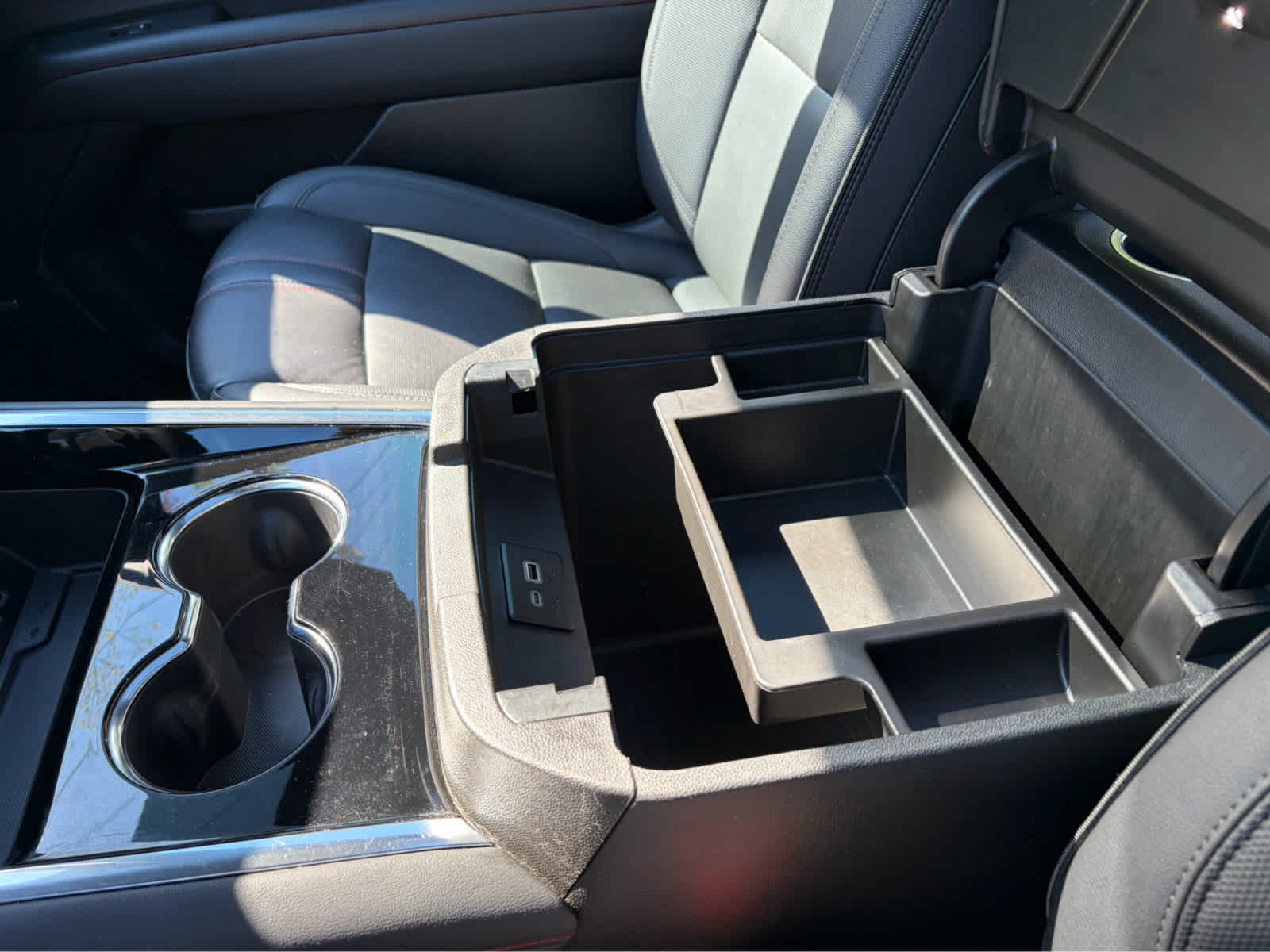 2025 Chevrolet Suburban RST
