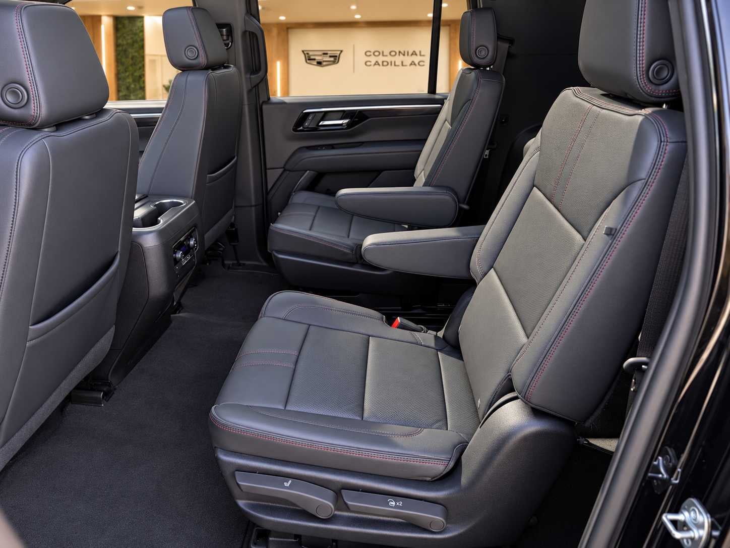 2025 Chevrolet Suburban RST