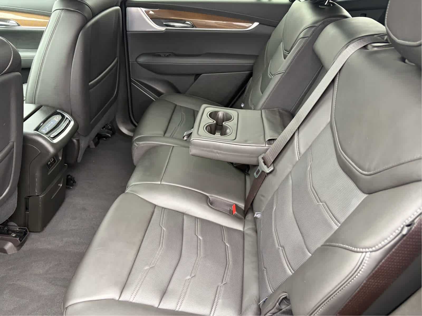 2025 Cadillac XT6 Sport