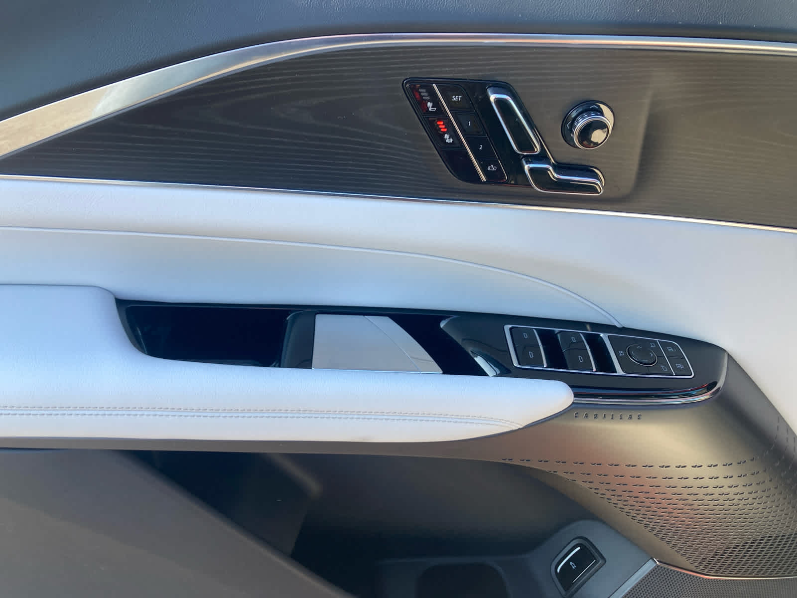 2024 Cadillac LYRIQ Luxury 1