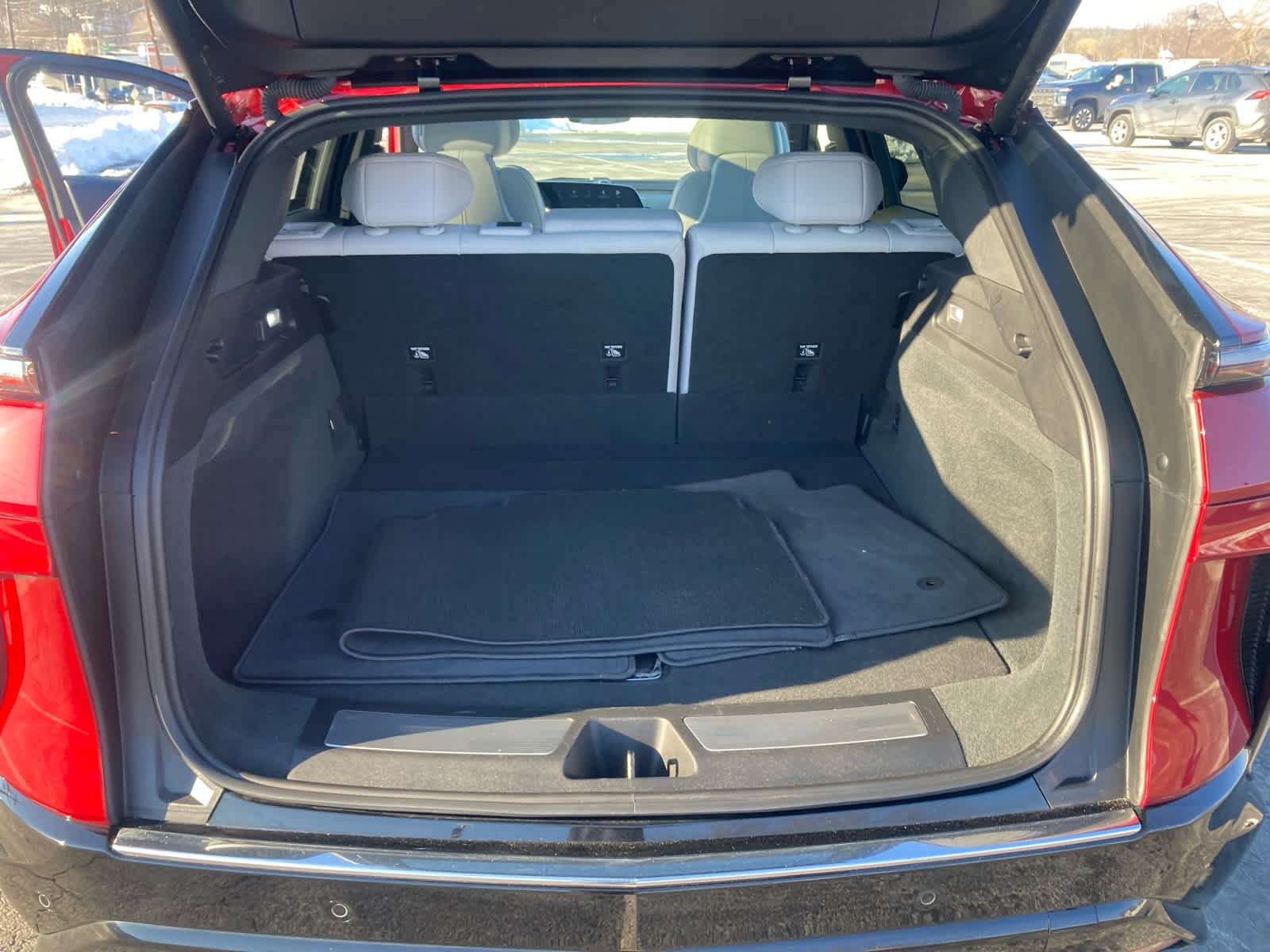 2024 Cadillac LYRIQ Luxury 1