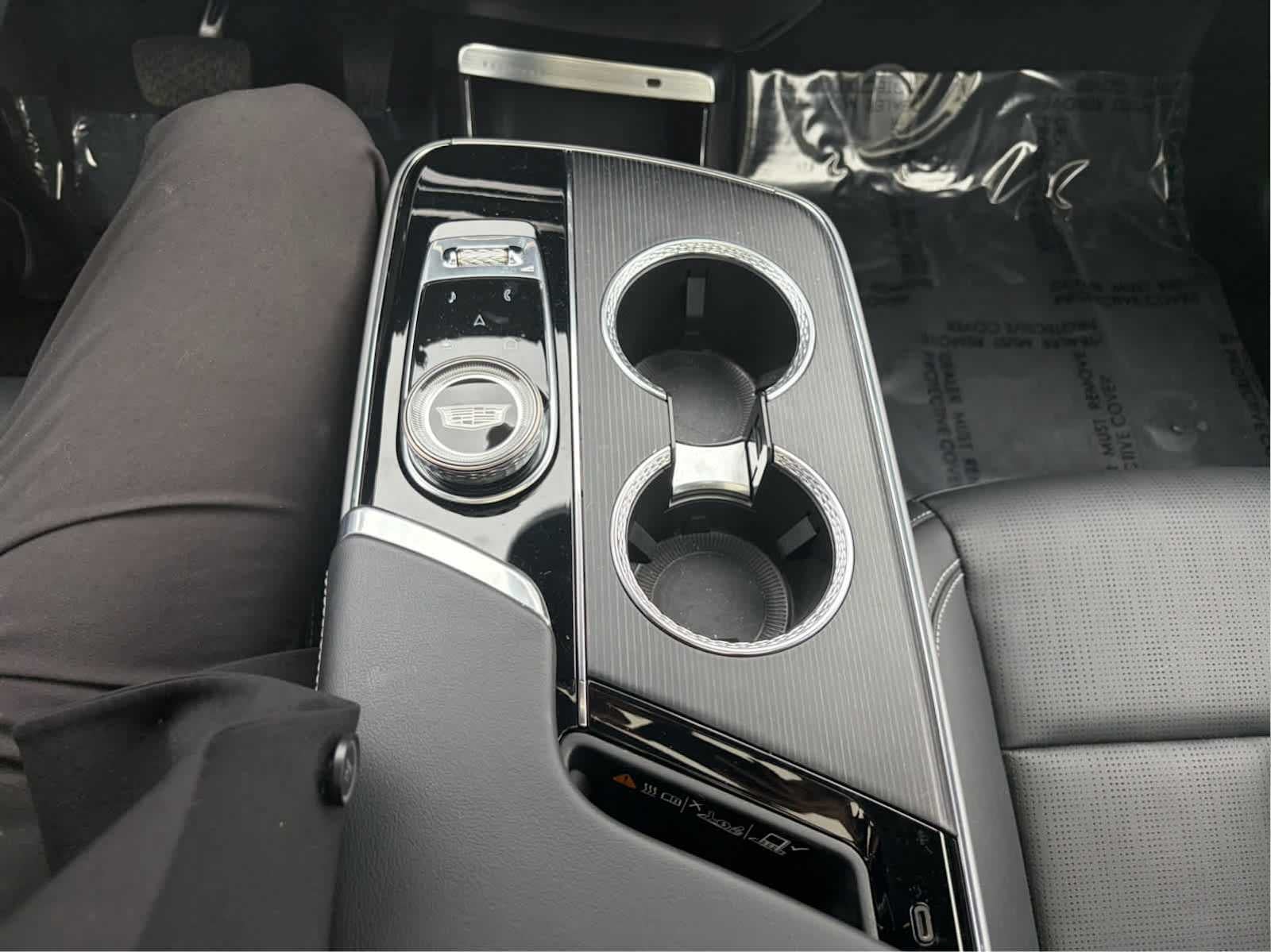 2024 Cadillac LYRIQ Luxury 1