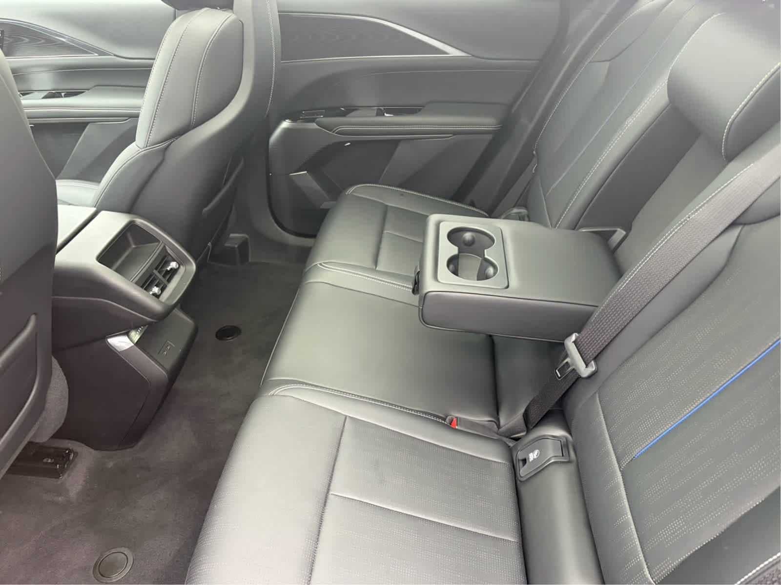 2024 Cadillac LYRIQ Luxury 1