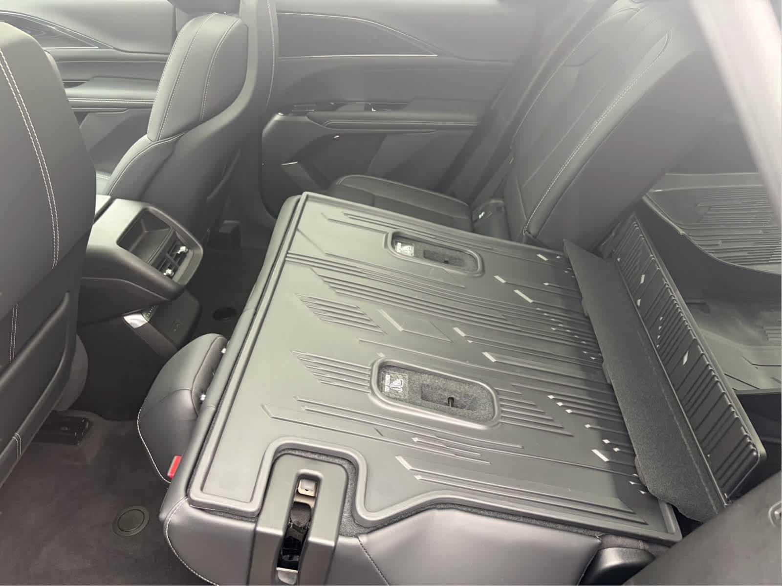 2024 Cadillac LYRIQ Luxury 1