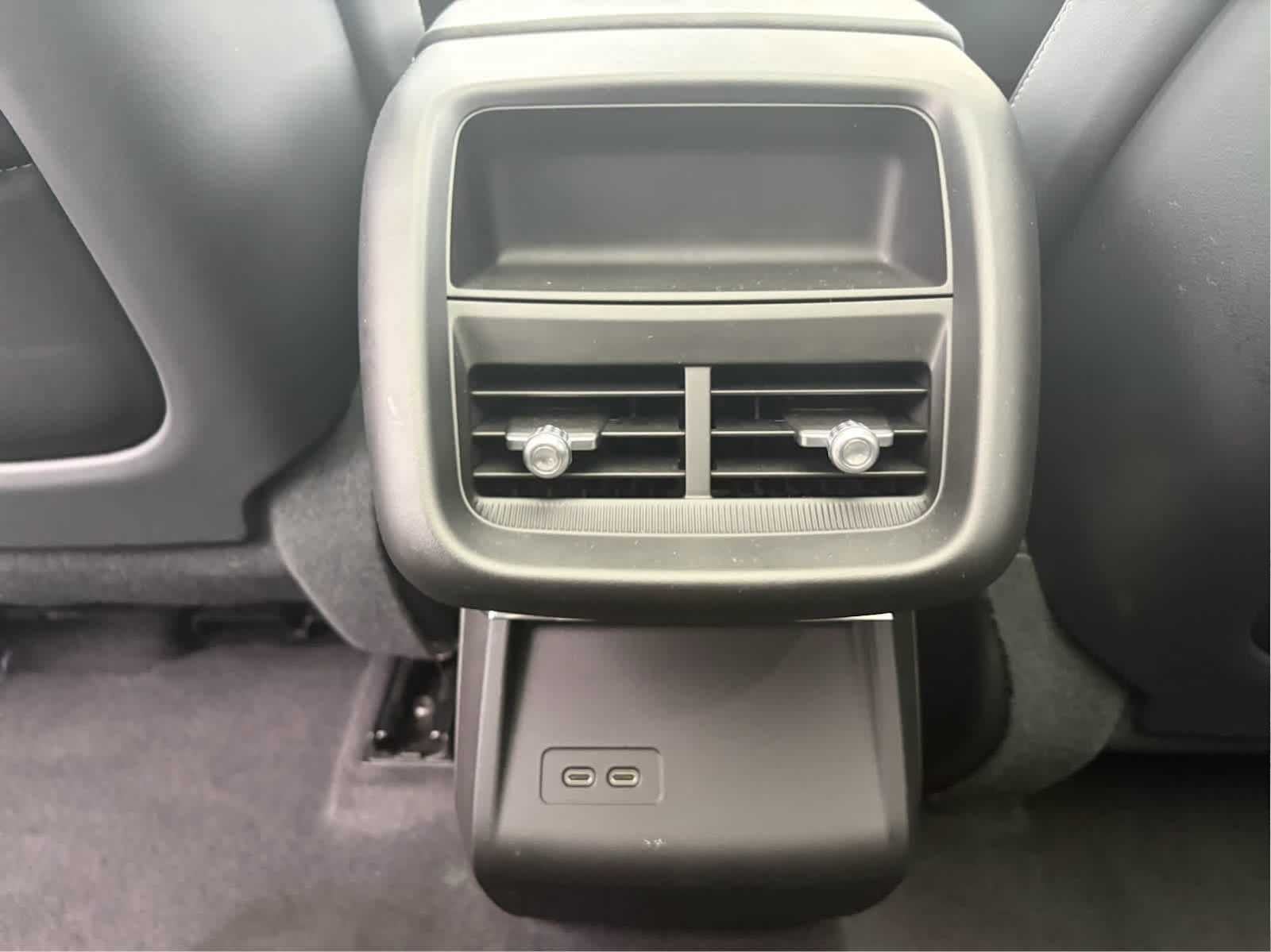 2024 Cadillac LYRIQ Luxury 1