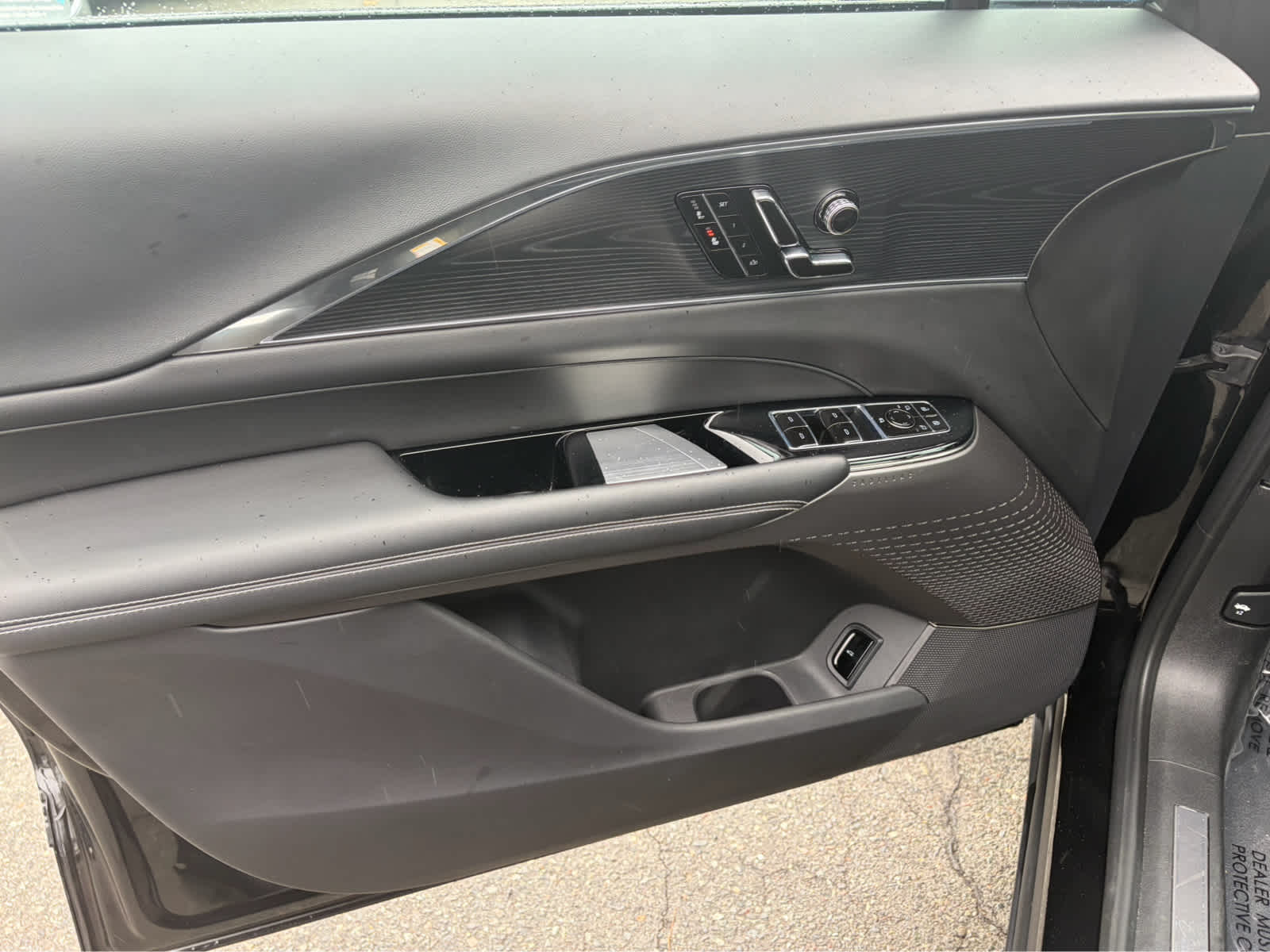 2024 Cadillac LYRIQ Luxury 1