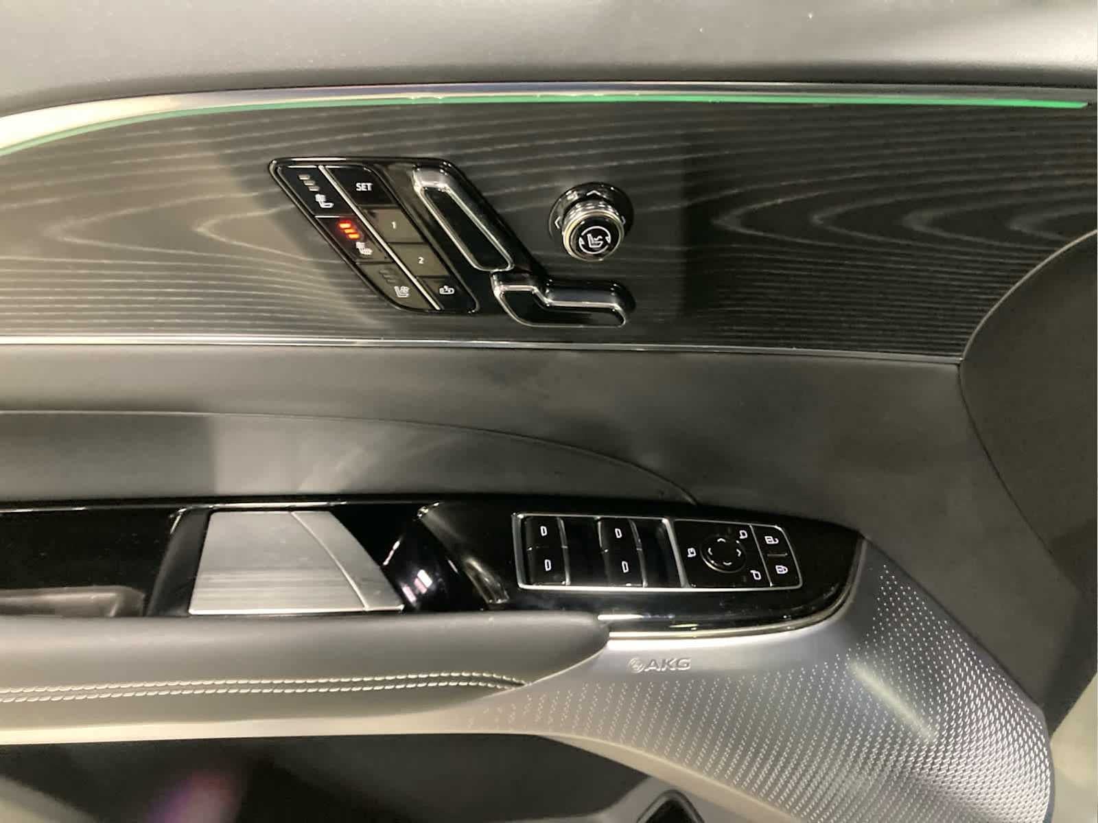 2024 Cadillac LYRIQ Luxury 3