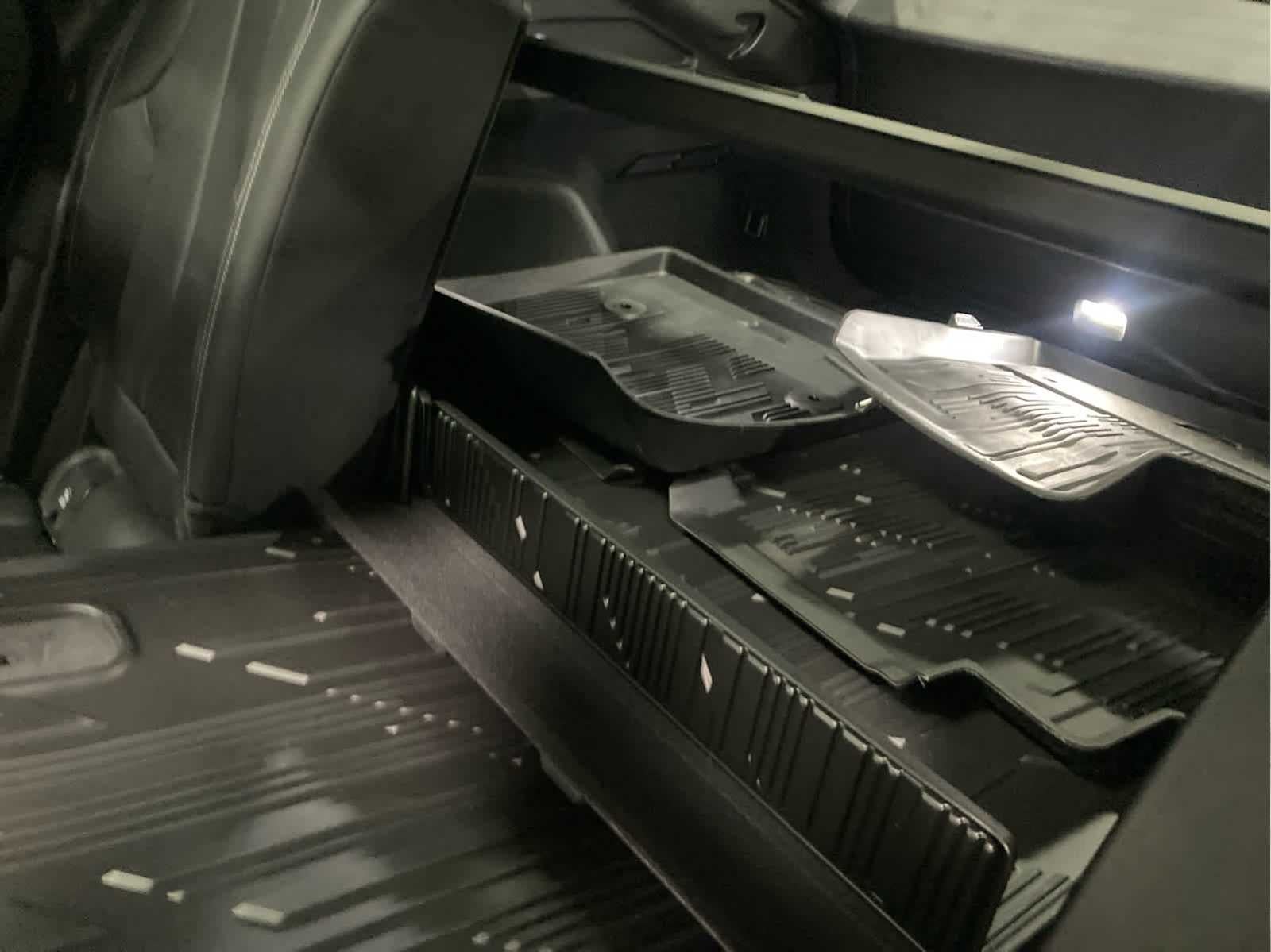 2024 Cadillac LYRIQ Luxury 3