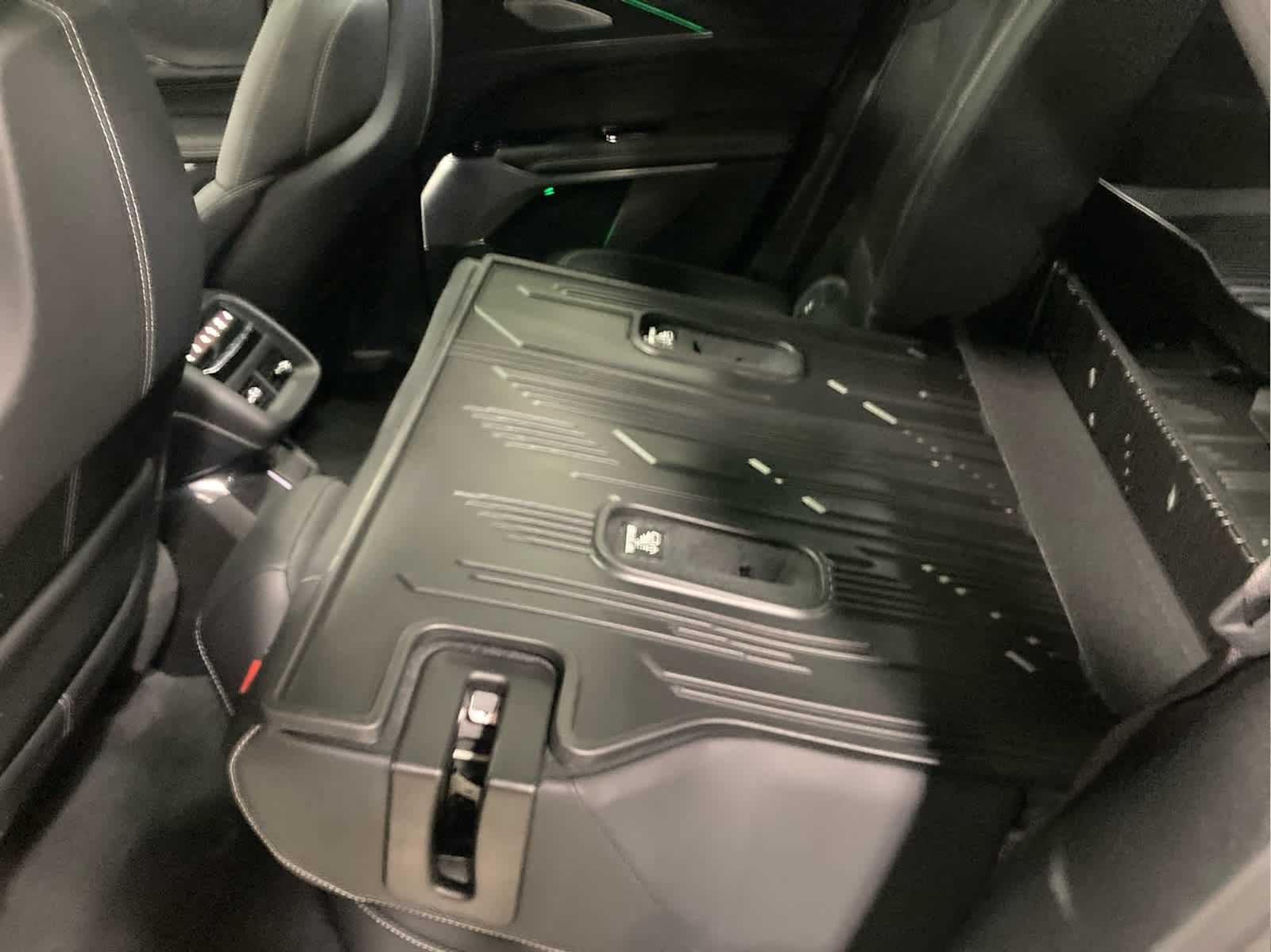 2024 Cadillac LYRIQ Luxury 3