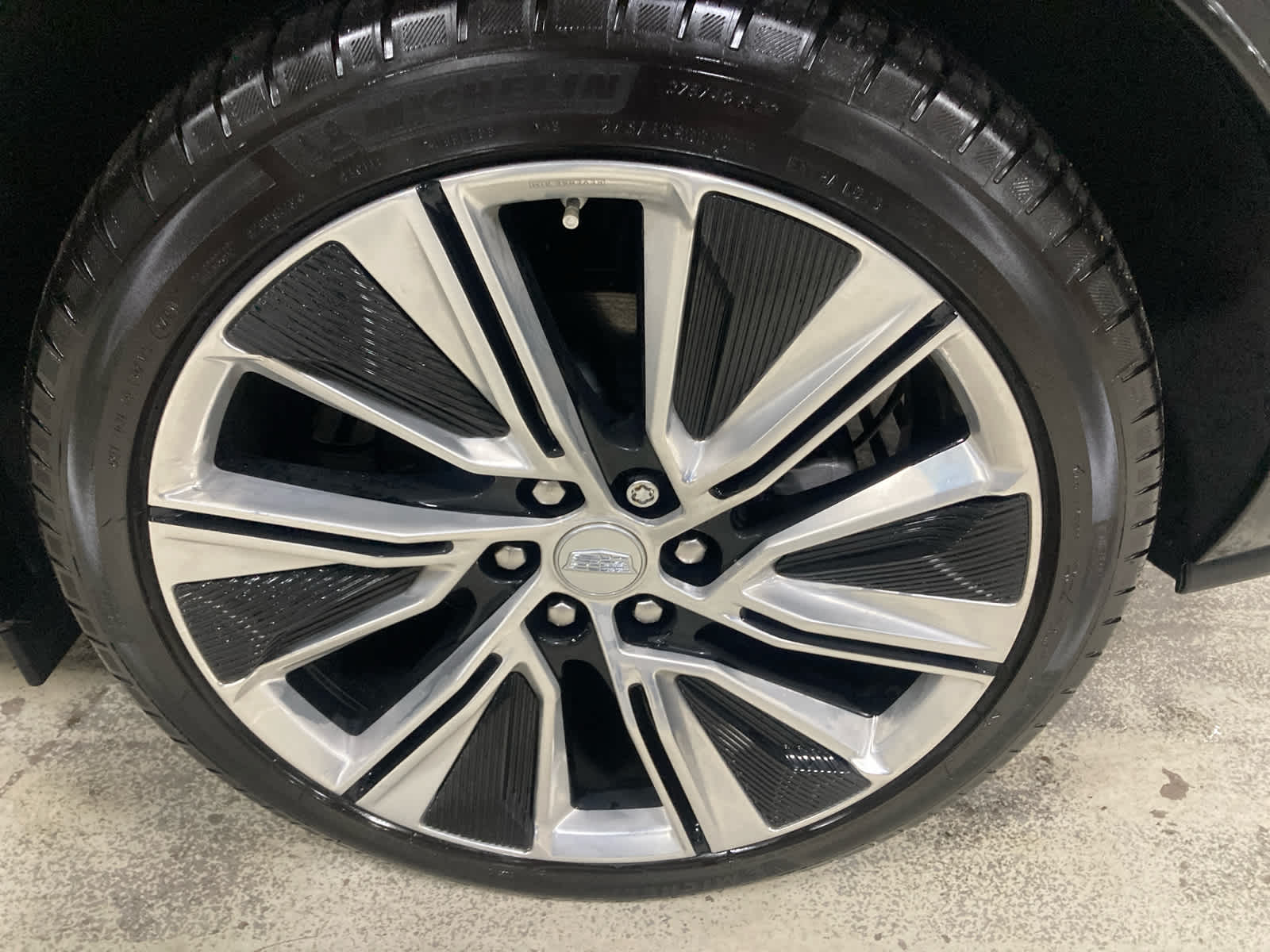 2024 Cadillac LYRIQ Luxury 3