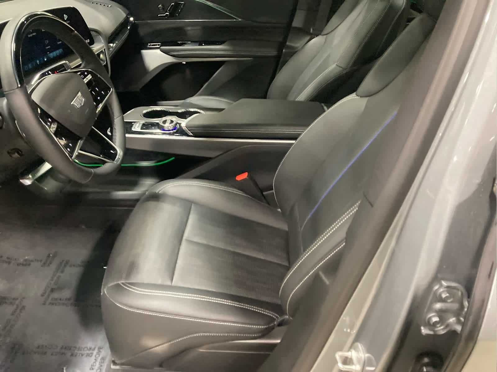 2024 Cadillac LYRIQ Luxury 3