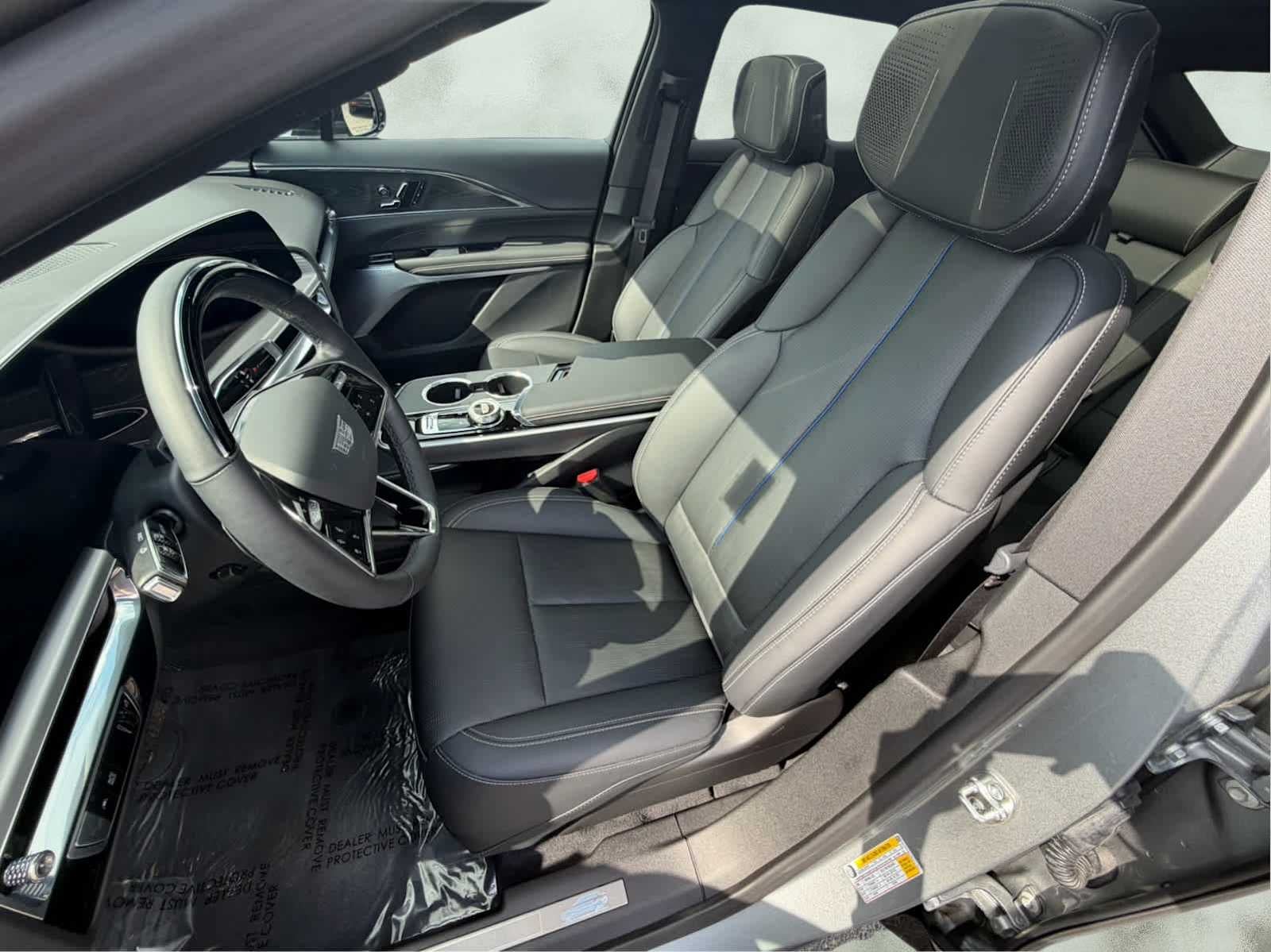 2024 Cadillac LYRIQ Luxury 3