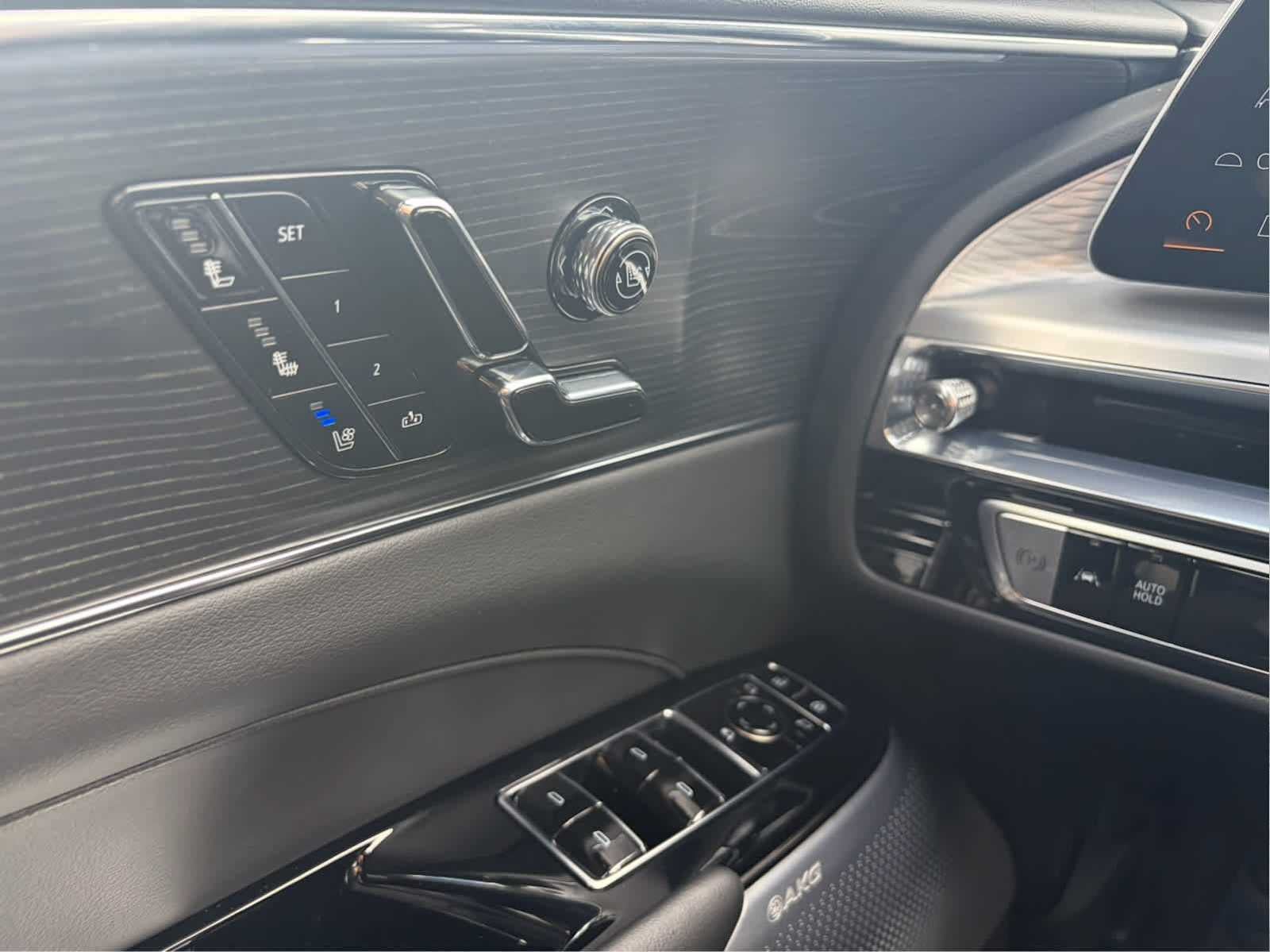 2024 Cadillac LYRIQ Luxury 3