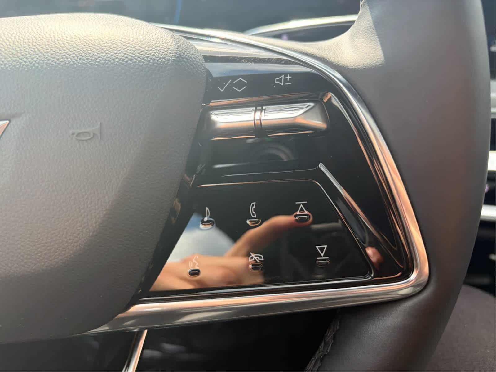 2024 Cadillac LYRIQ Luxury 3