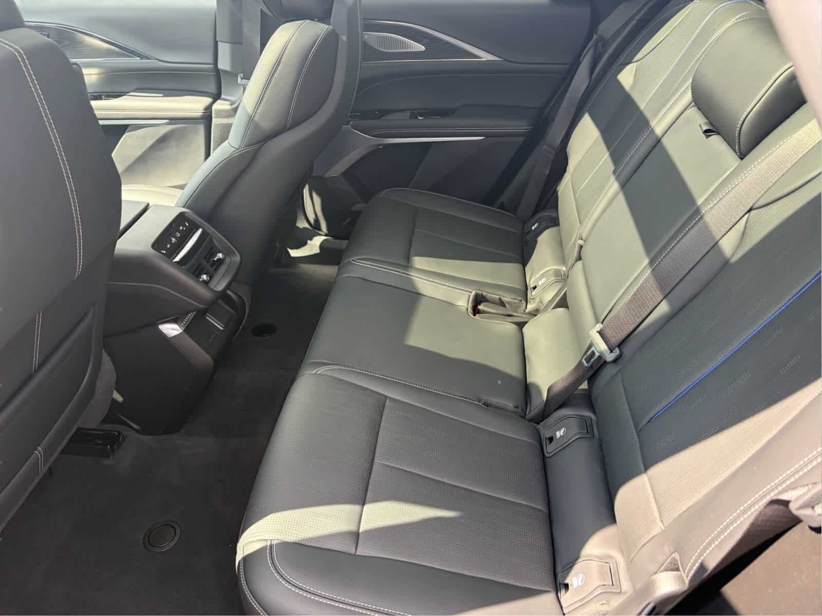 2024 Cadillac LYRIQ Luxury 3