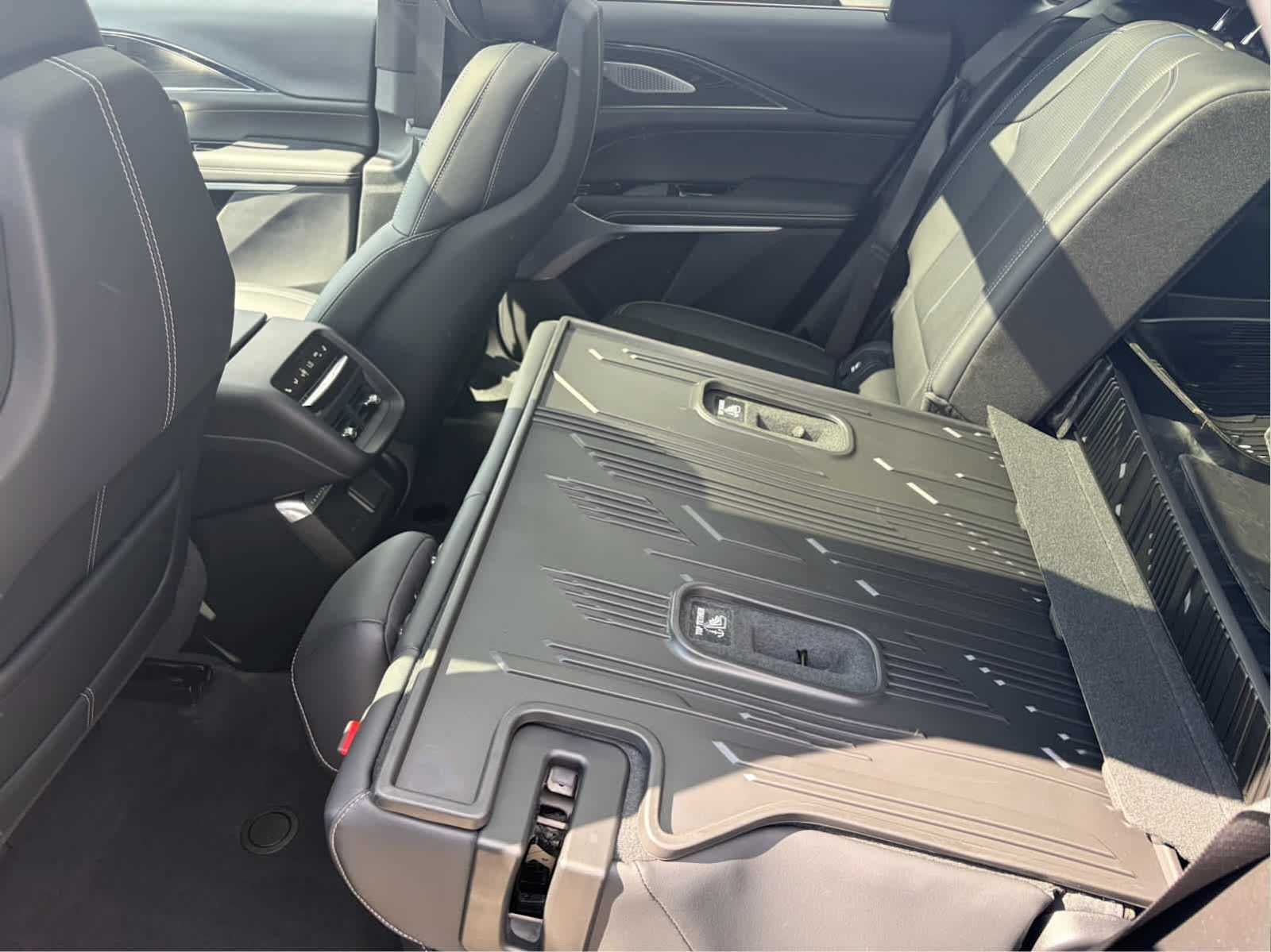 2024 Cadillac LYRIQ Luxury 3