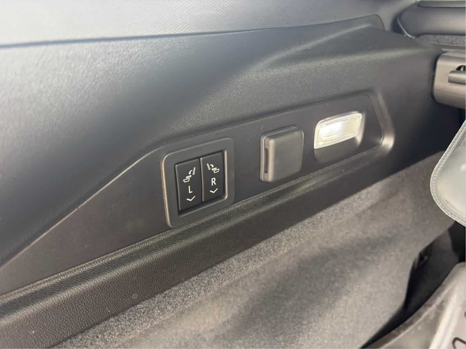 2024 Cadillac LYRIQ Luxury 3