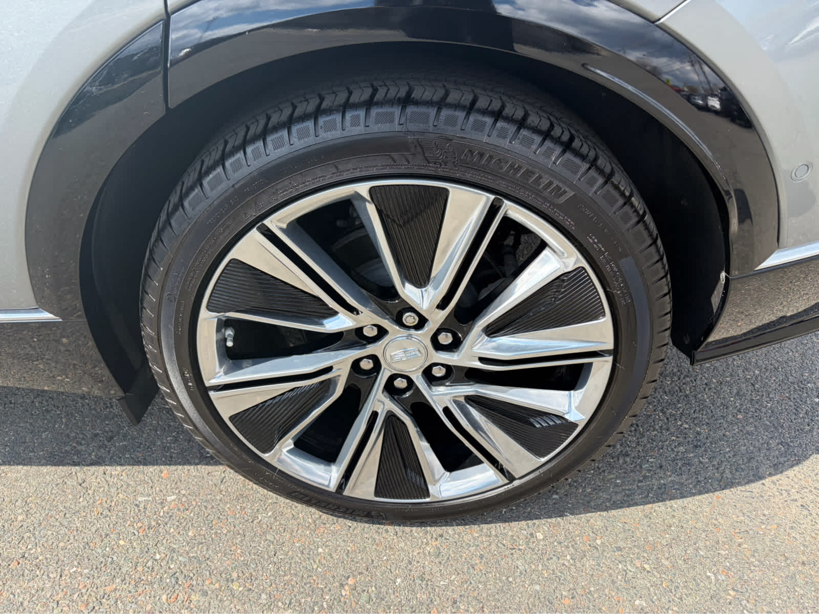 2024 Cadillac LYRIQ Luxury 3