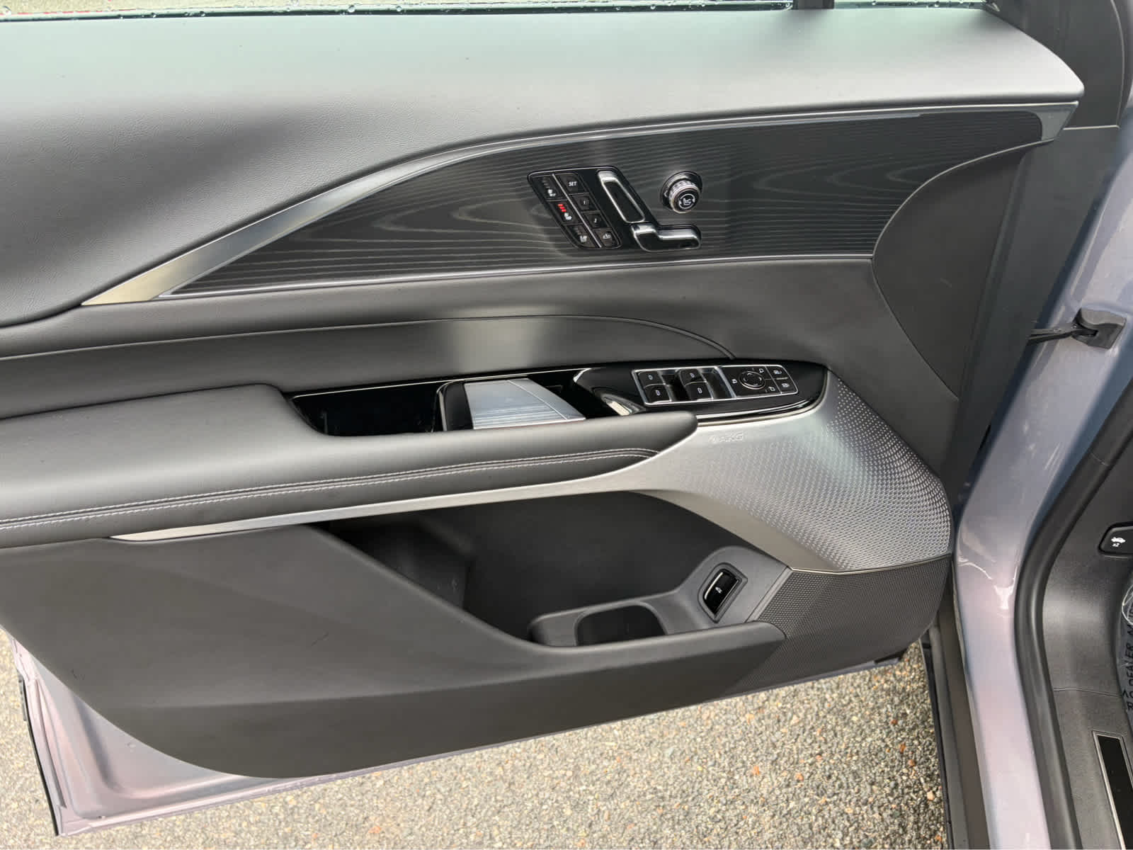 2025 Cadillac LYRIQ Luxury 3