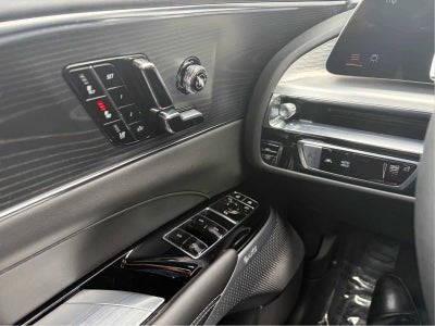 2025 Cadillac LYRIQ Luxury 3