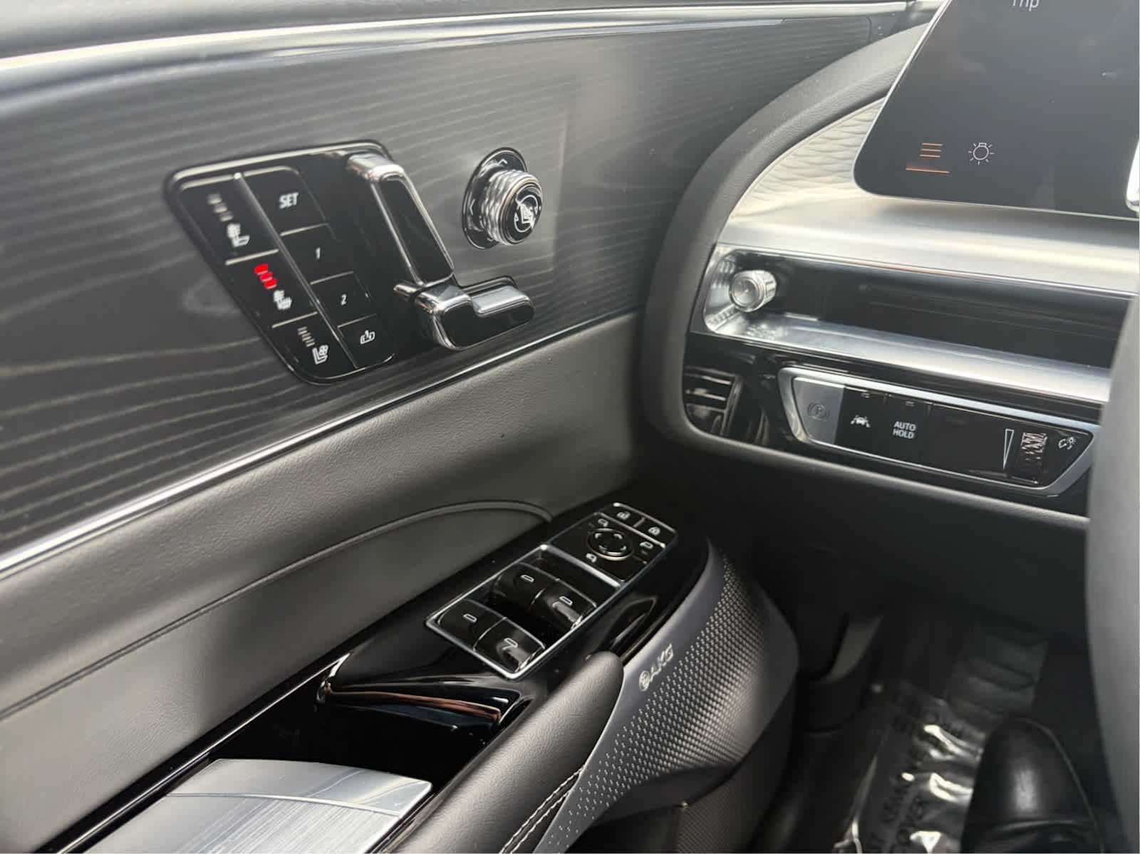 2025 Cadillac LYRIQ Luxury 3