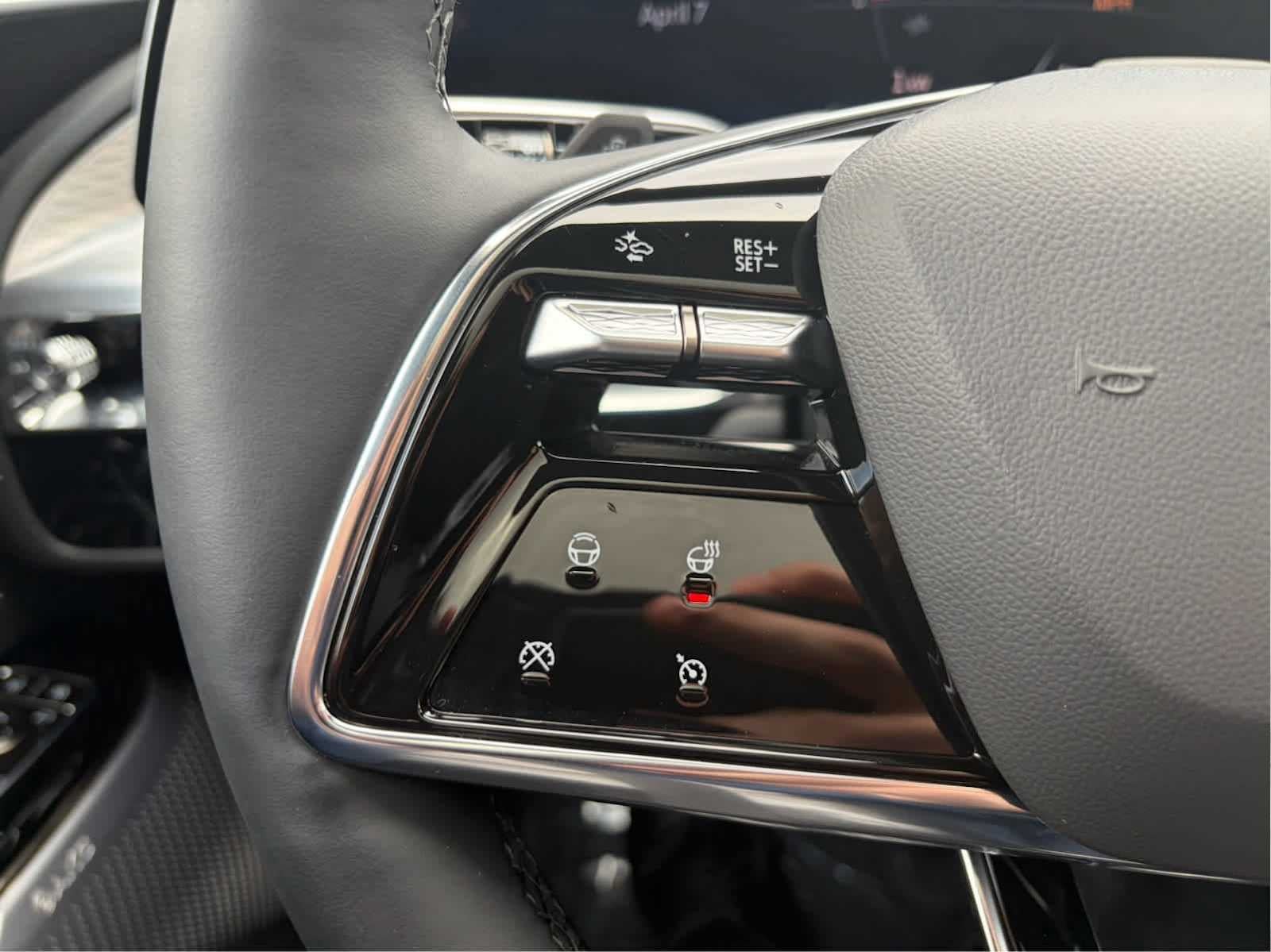 2025 Cadillac LYRIQ Luxury 3