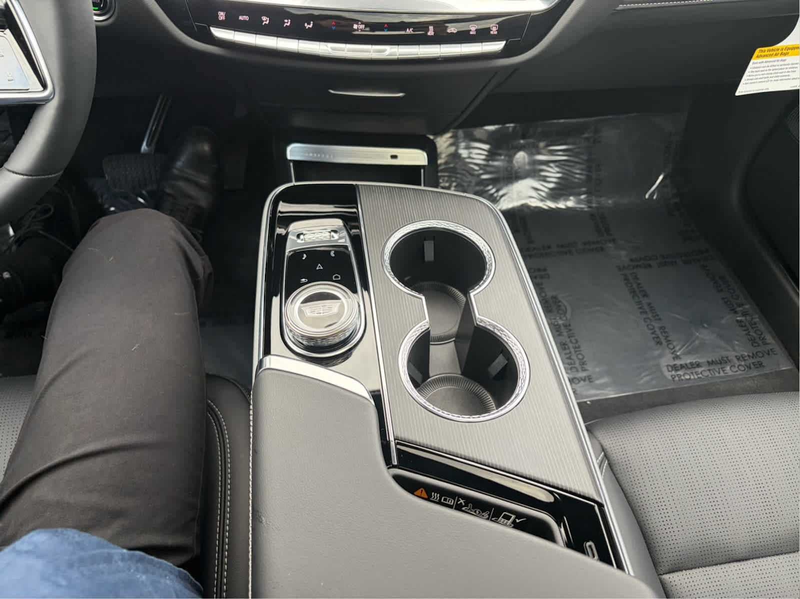 2025 Cadillac LYRIQ Luxury 3