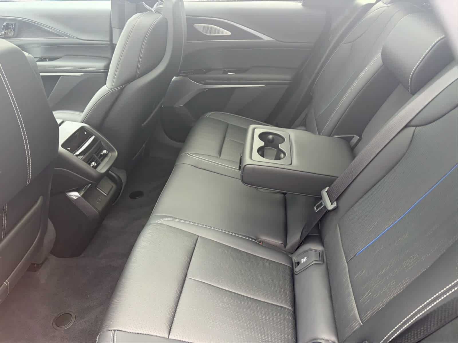 2025 Cadillac LYRIQ Luxury 3