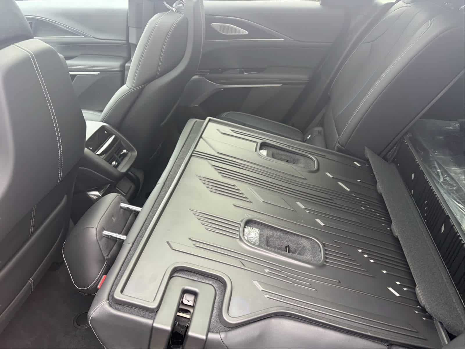 2025 Cadillac LYRIQ Luxury 3