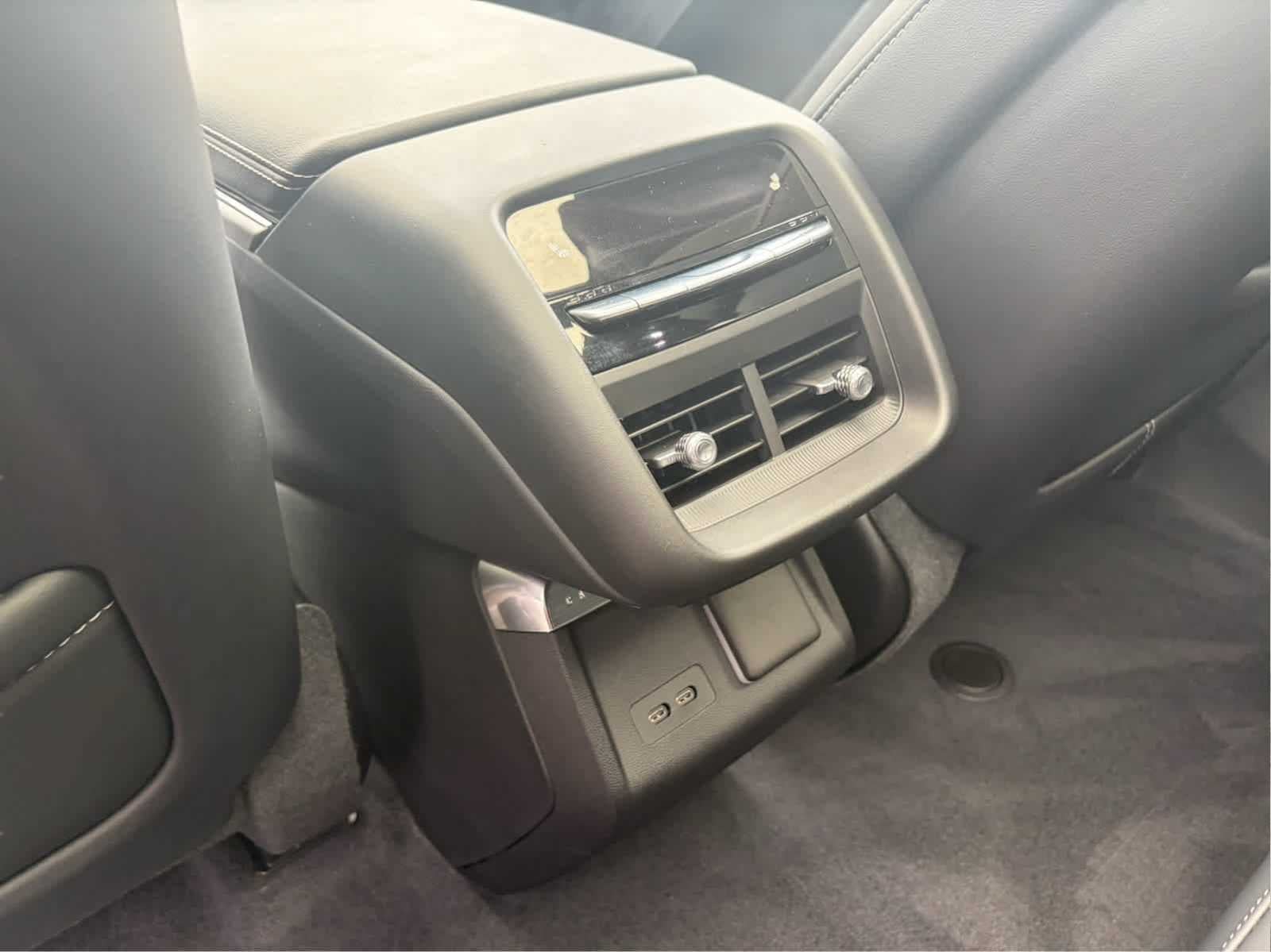 2025 Cadillac LYRIQ Luxury 3