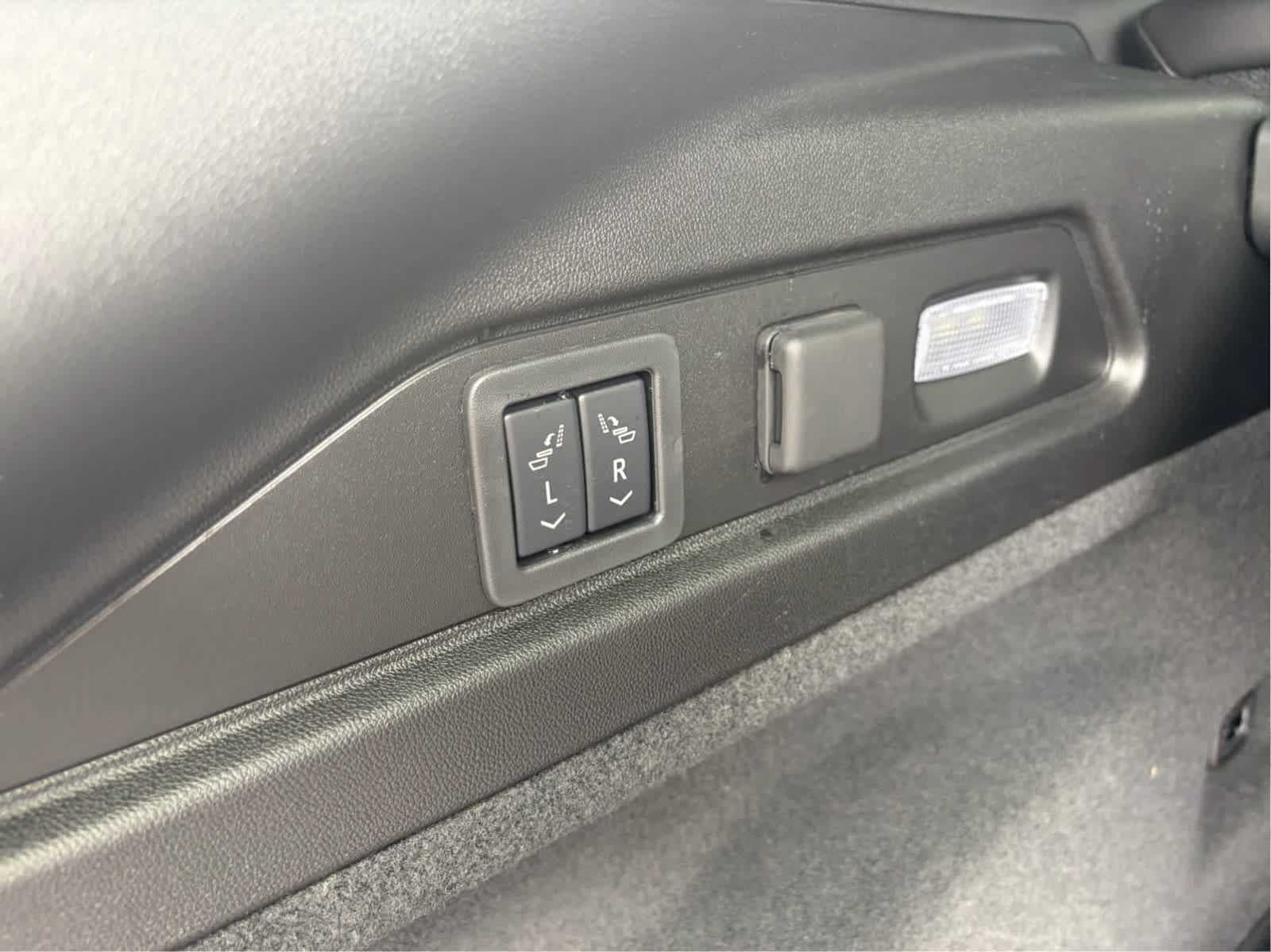 2025 Cadillac LYRIQ Luxury 3