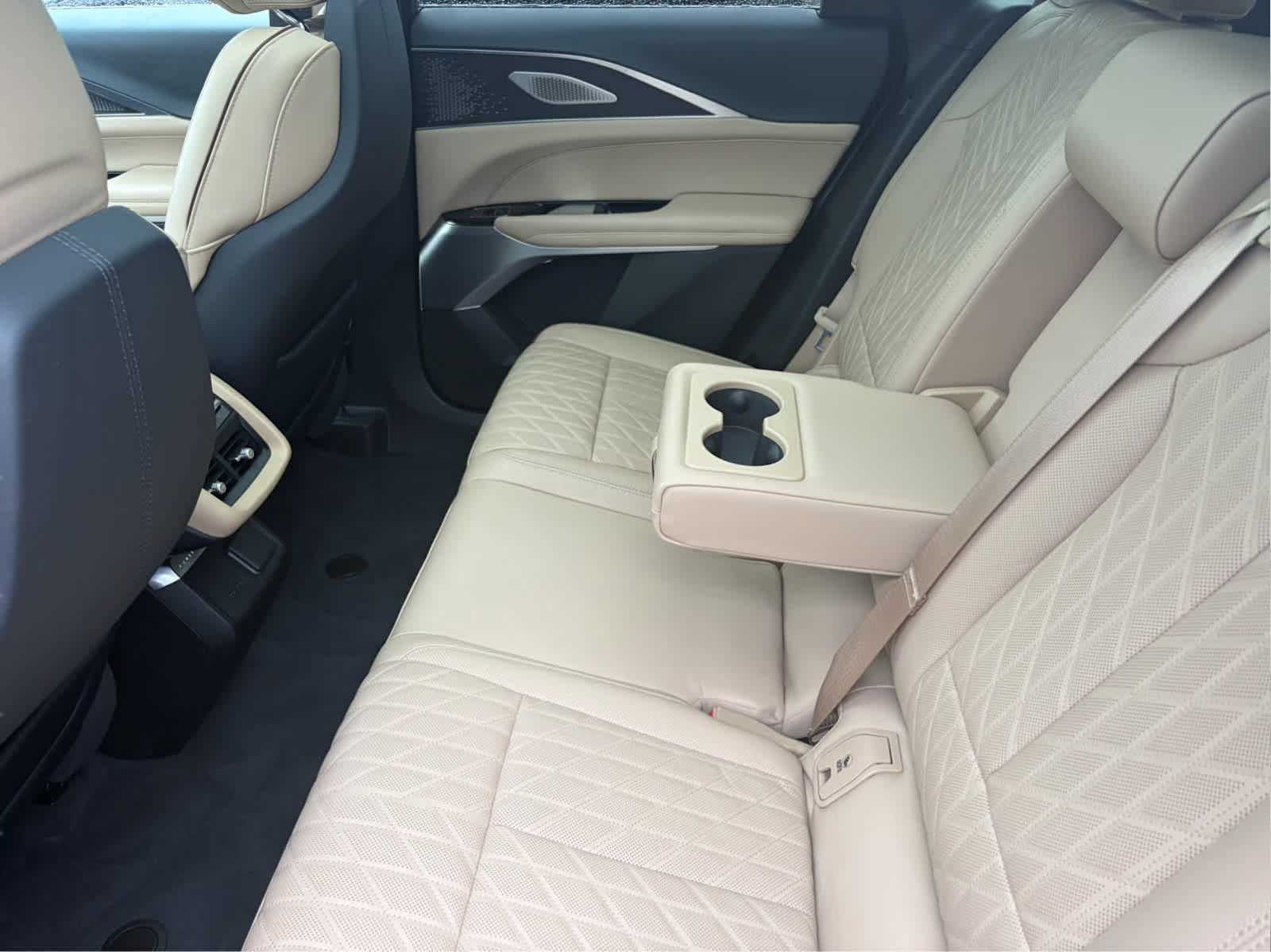 2025 Cadillac LYRIQ Sport 3