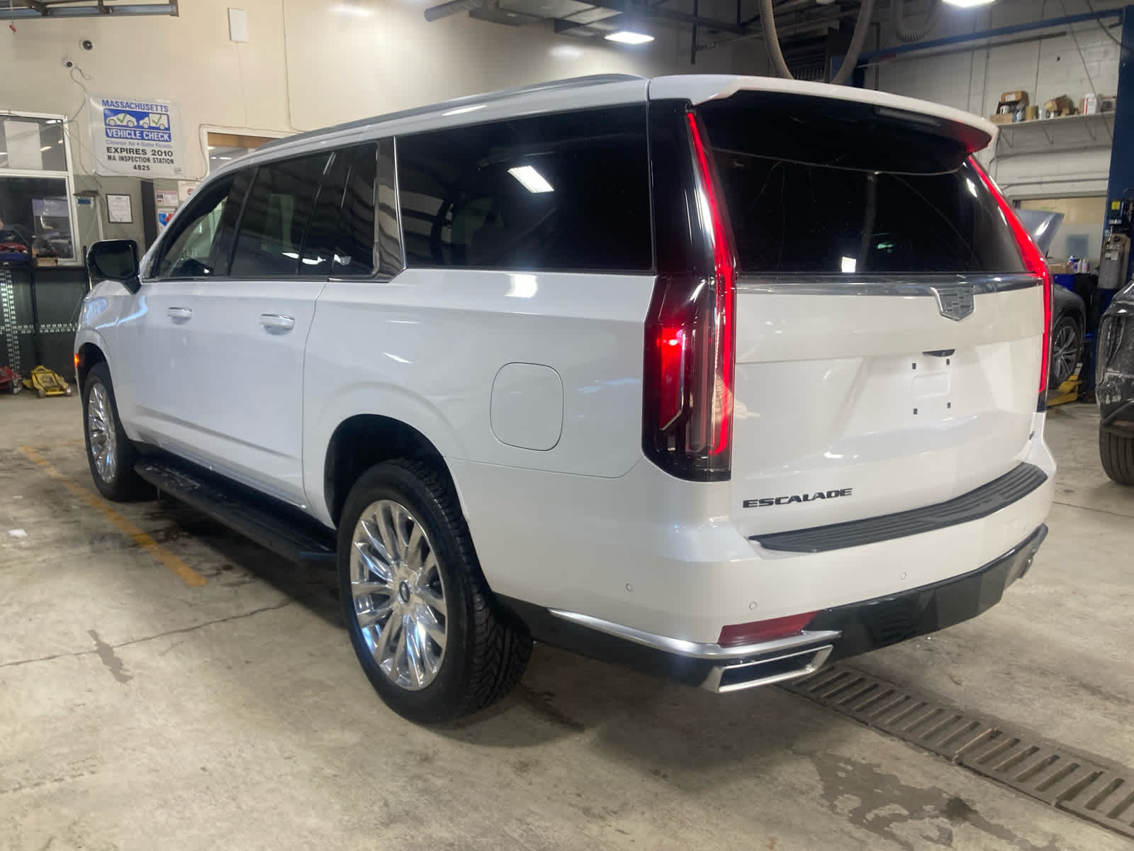 2024 Cadillac Escalade ESV Premium Luxury