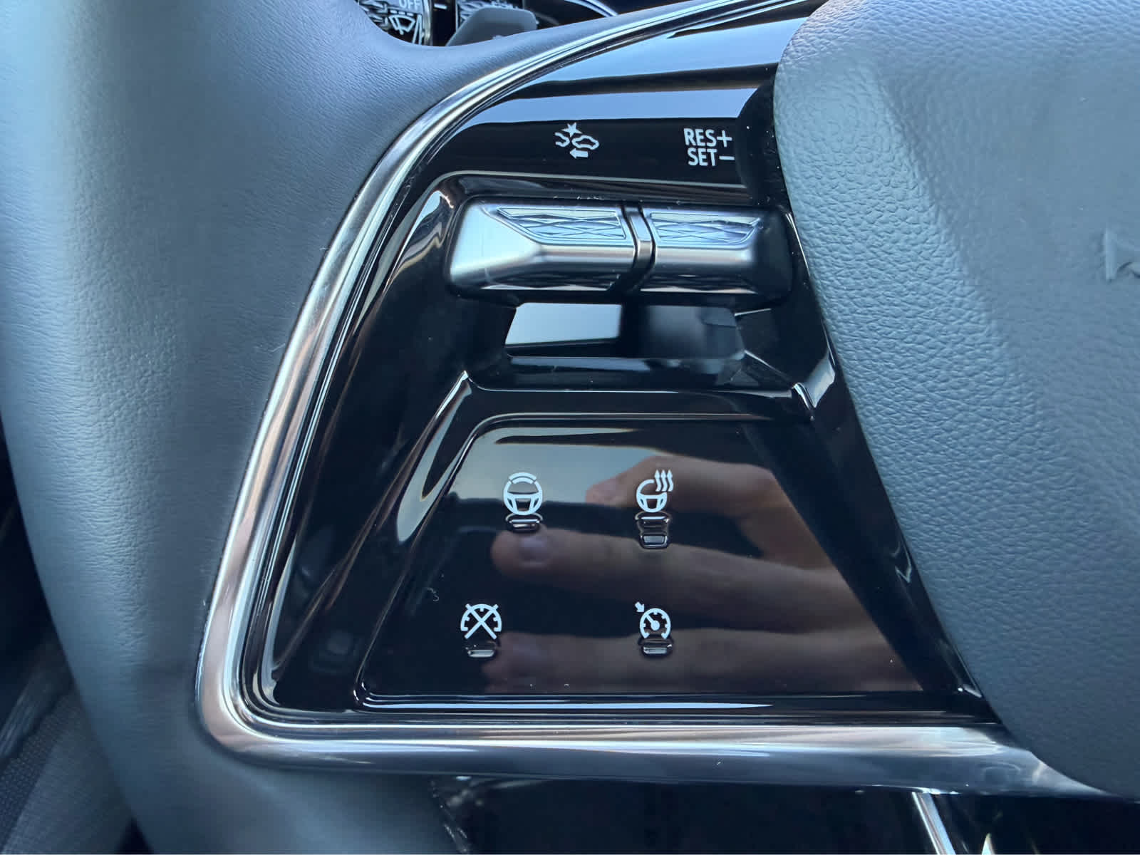 2025 Cadillac OPTIQ Luxury 1