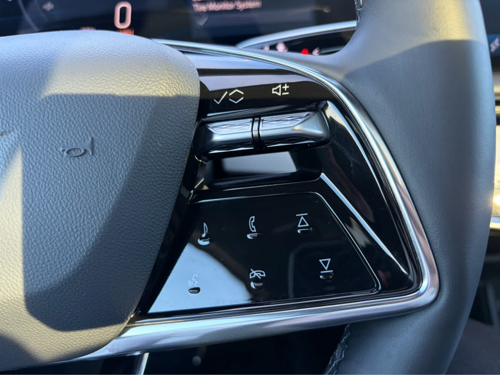 2025 Cadillac OPTIQ Luxury 1