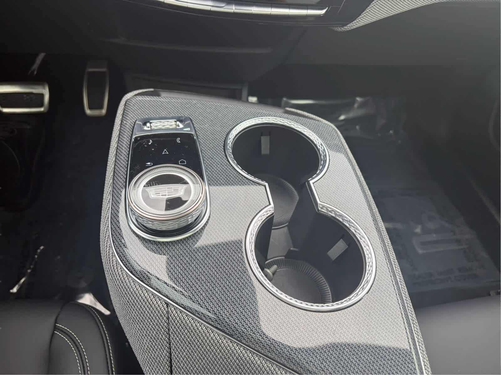 2025 Cadillac OPTIQ Luxury 1