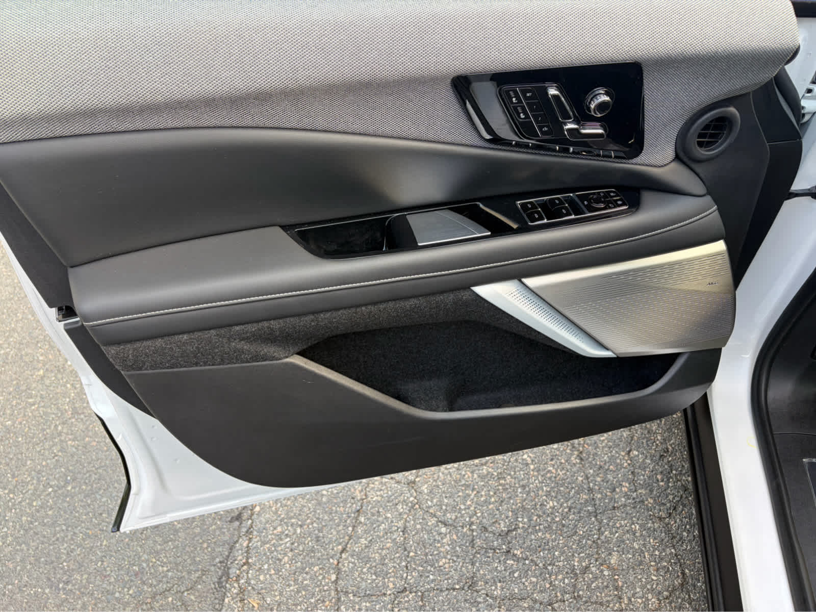 2025 Cadillac OPTIQ Luxury 1