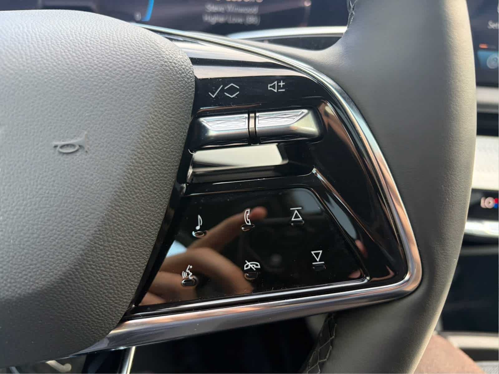2025 Cadillac OPTIQ Luxury 1