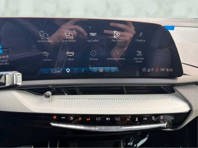 2025 Cadillac OPTIQ Luxury 1