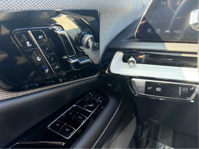 2025 Cadillac OPTIQ Luxury 2