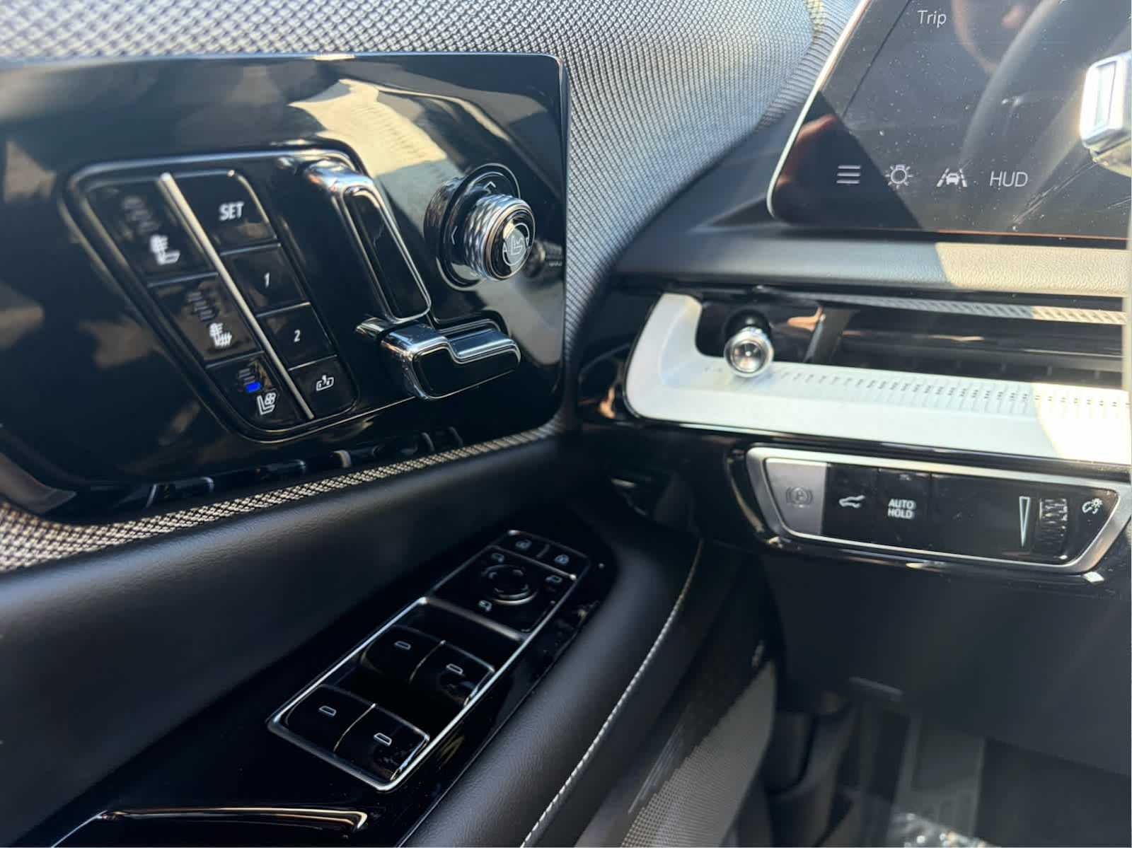 2025 Cadillac OPTIQ Luxury 2