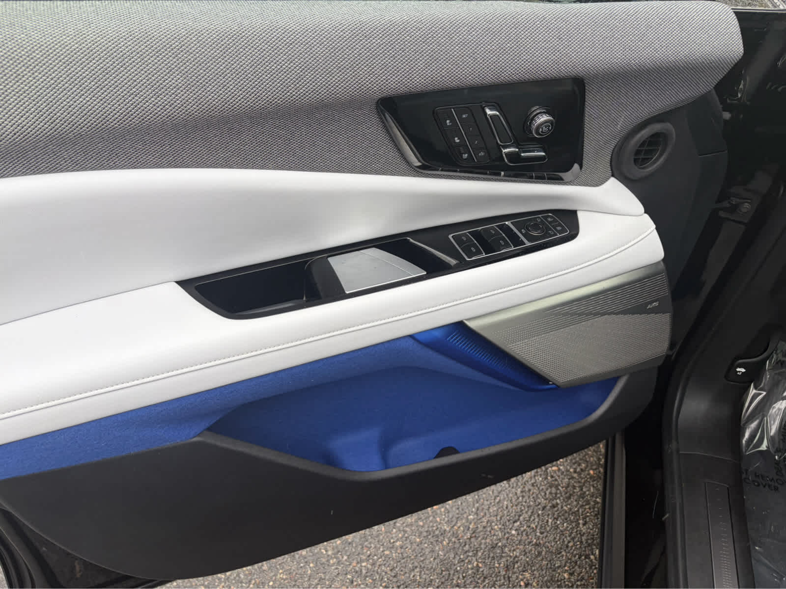 2025 Cadillac OPTIQ Luxury 2