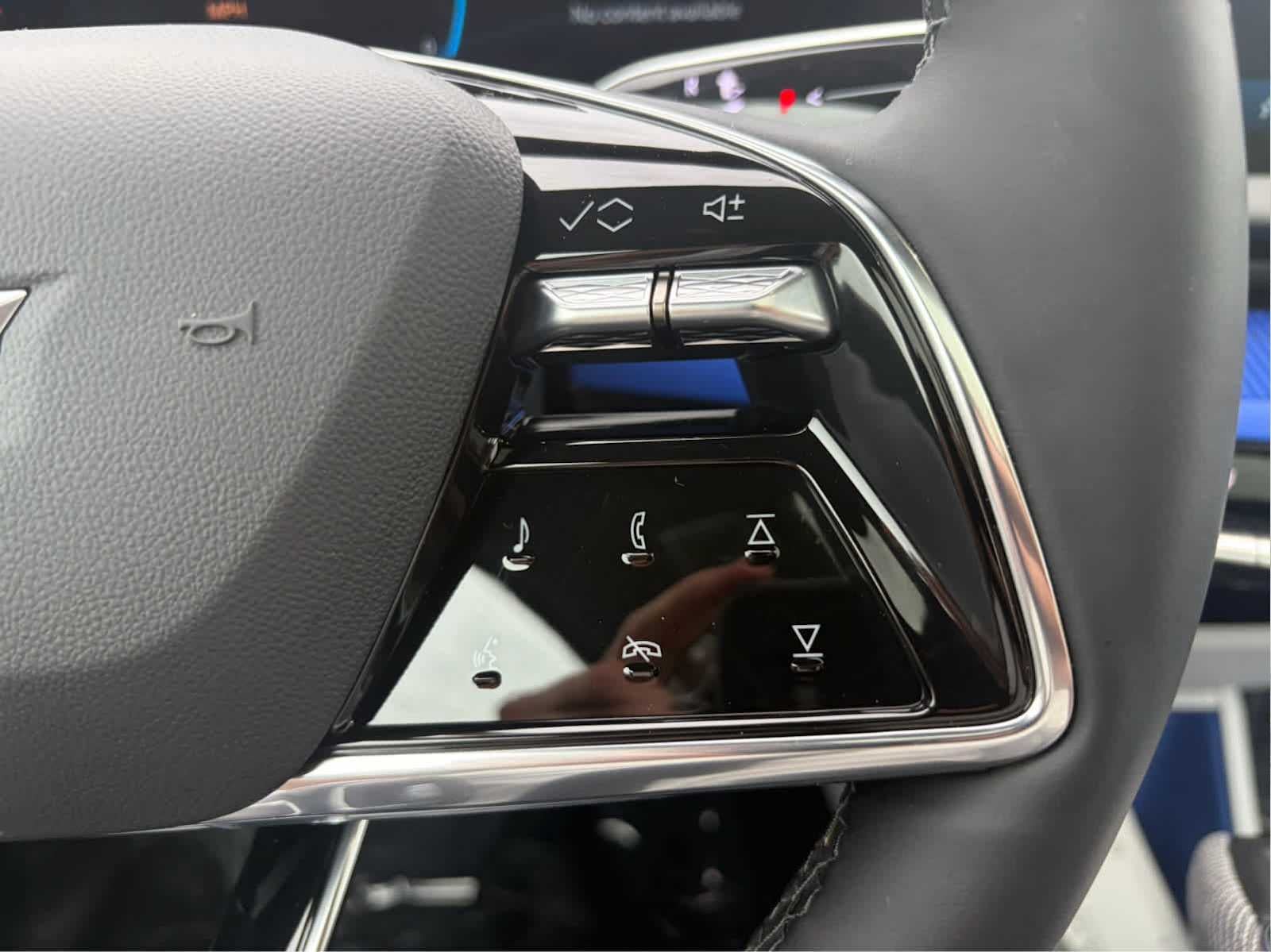 2025 Cadillac OPTIQ Luxury 2