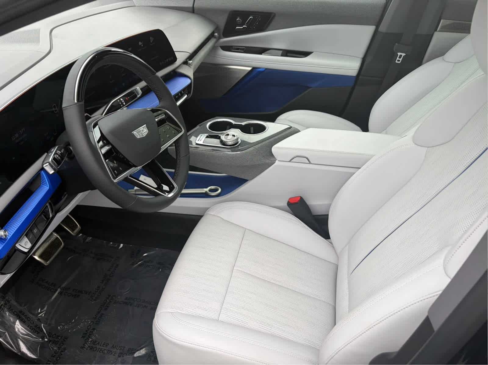 2025 Cadillac OPTIQ Luxury 2
