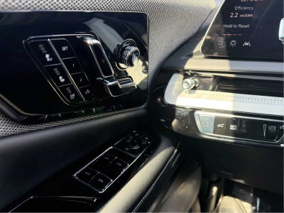 2025 Cadillac OPTIQ Luxury 2