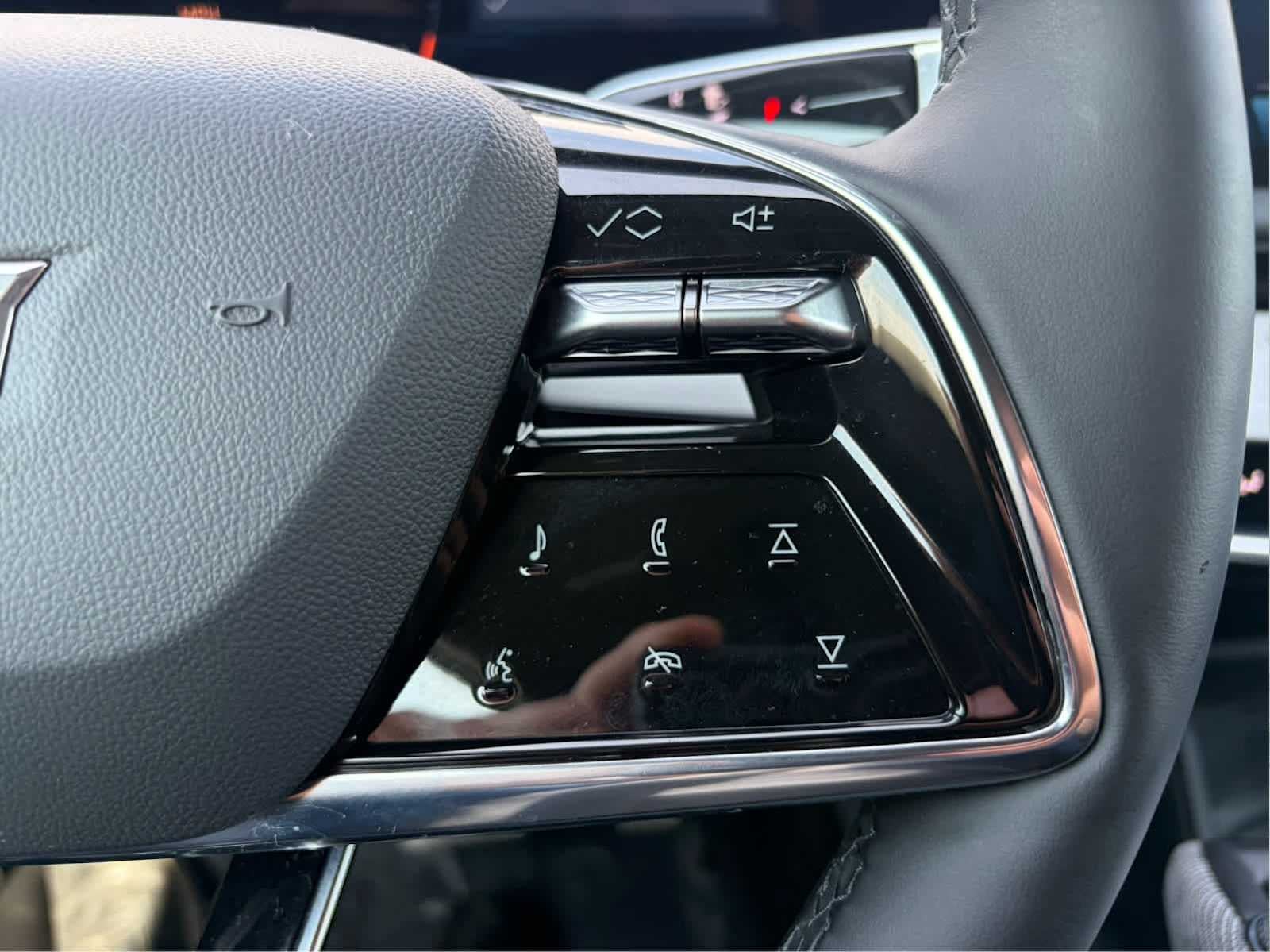 2025 Cadillac OPTIQ Luxury 2