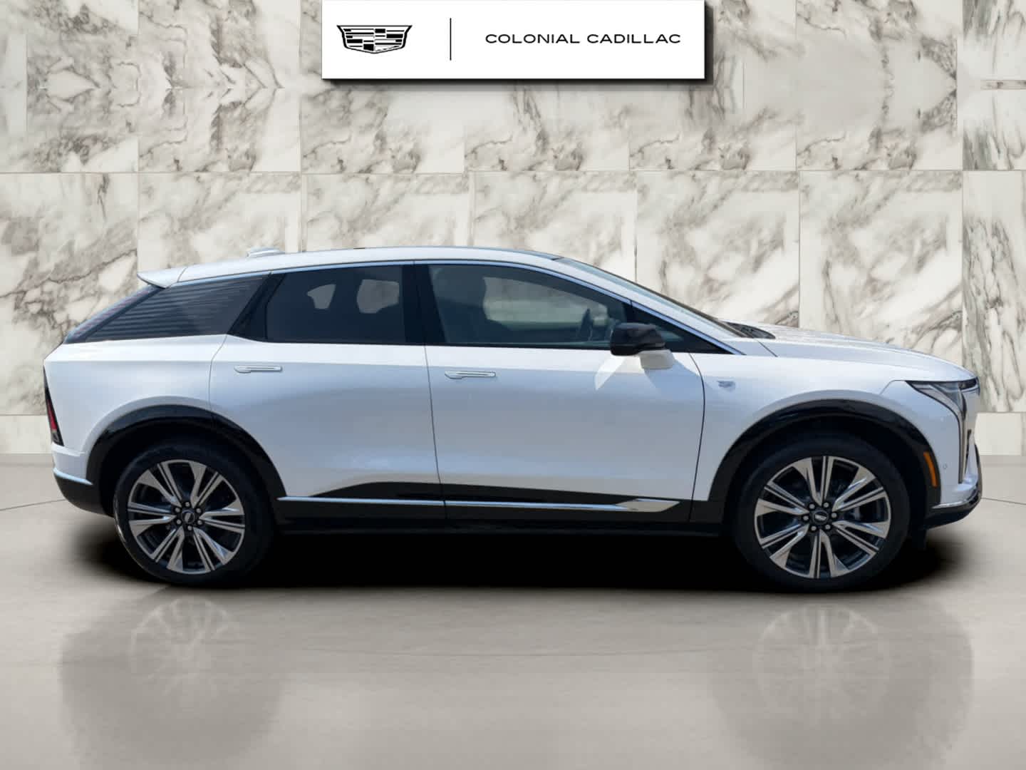 2025 Cadillac OPTIQ Luxury 2