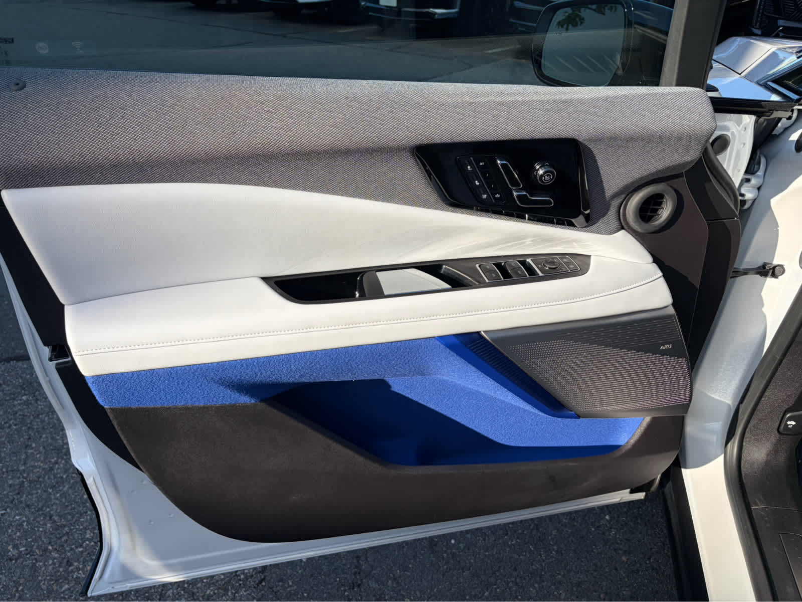 2025 Cadillac OPTIQ Luxury 2